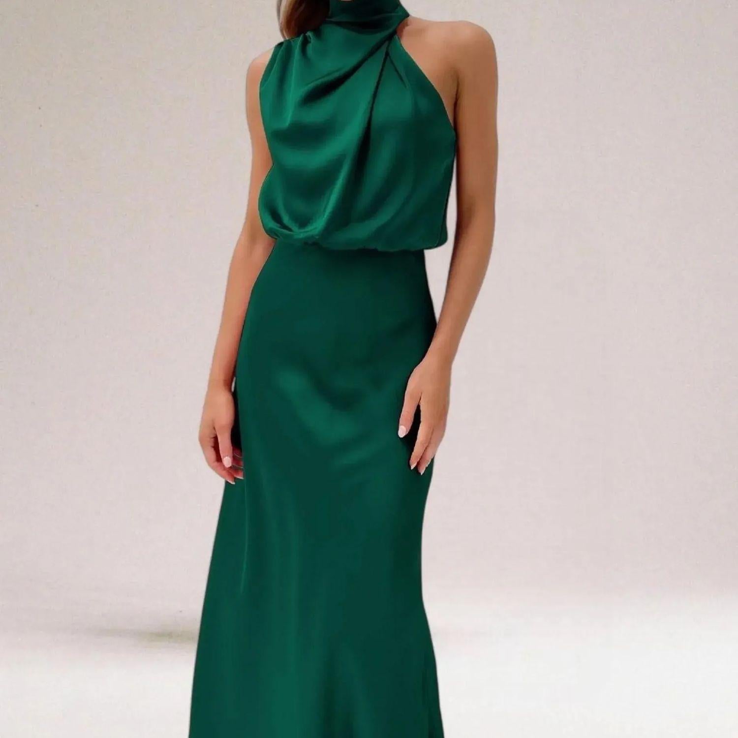 Éclat Élégant | Robe Satinée Décolleté Halter pour Soirée