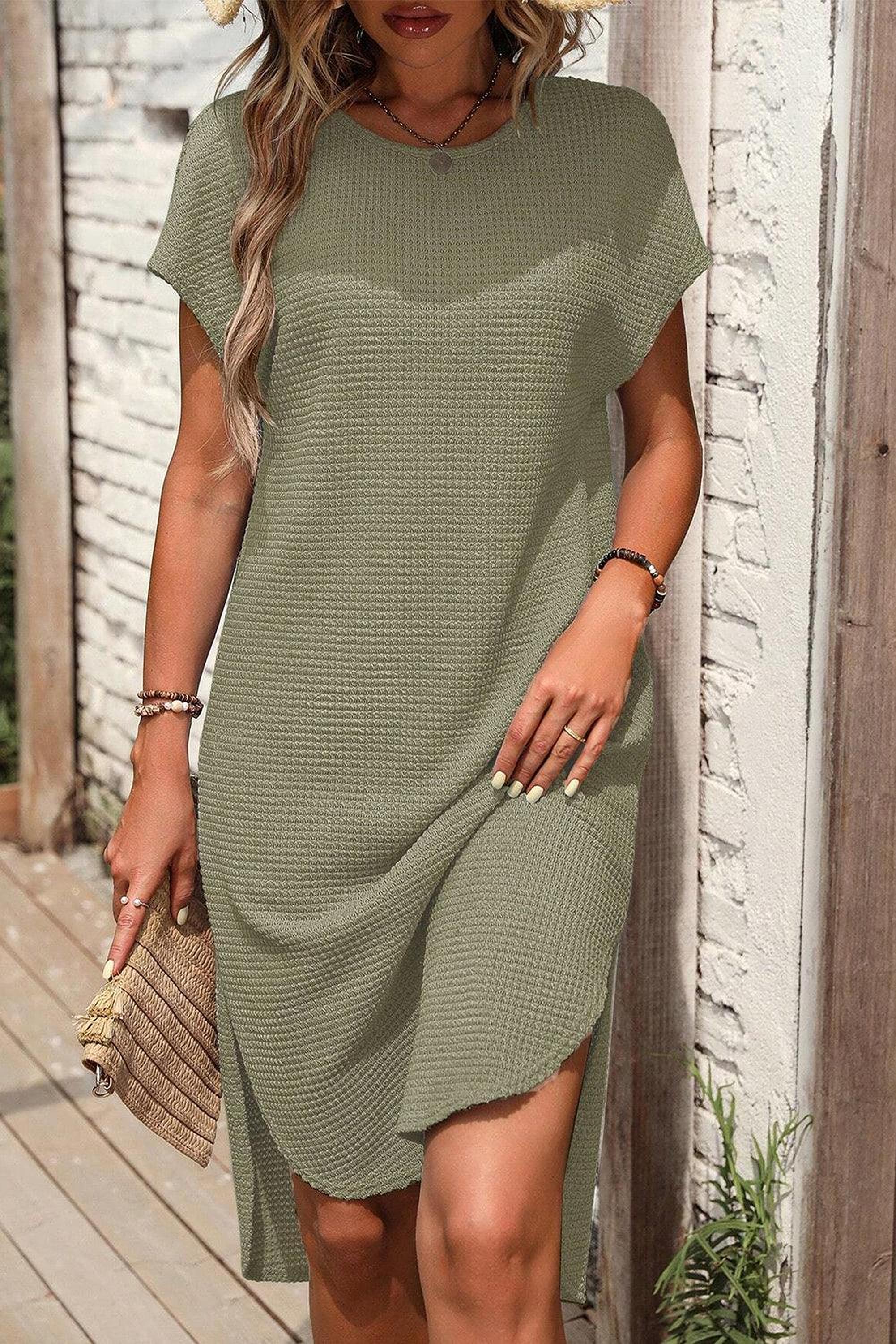 Élégance Effortless | Robe T-shirt en Tissu Gaufré avec Fente Latérale