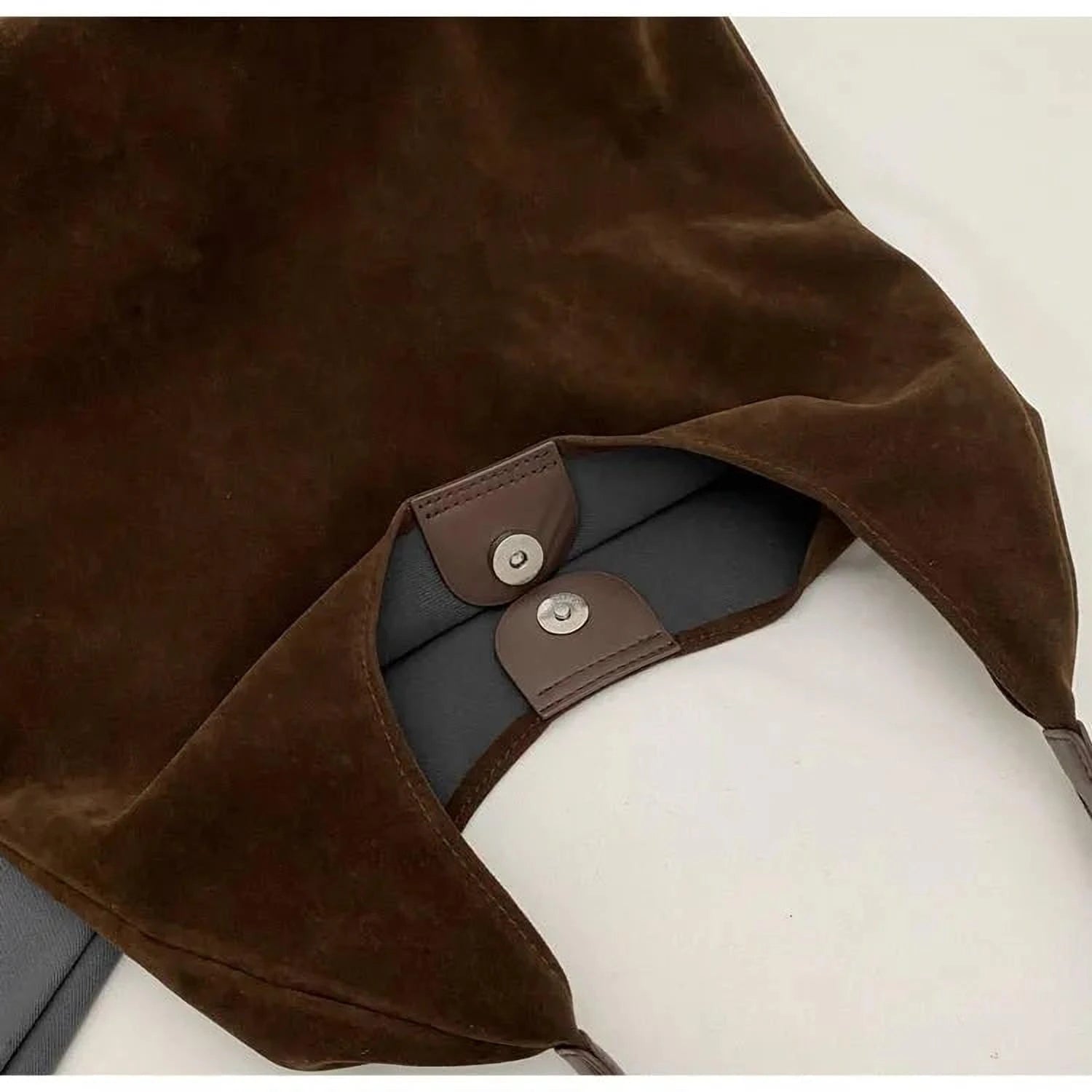 Élégance Portative | Sac souple en V avec pochette et anse longue