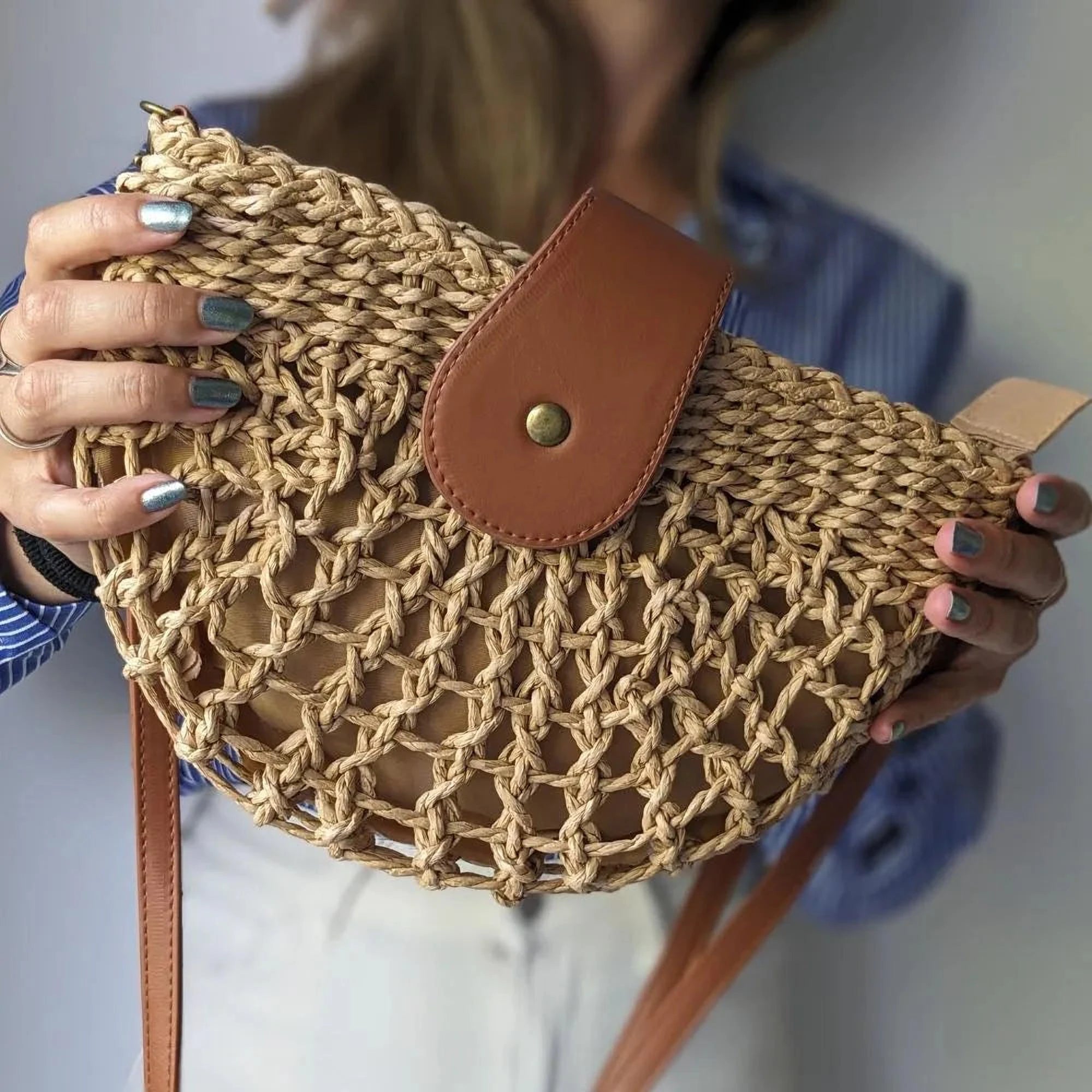 Élégance Ronde | Sac Bandoulière Tressé Avec Rabat Pratique
