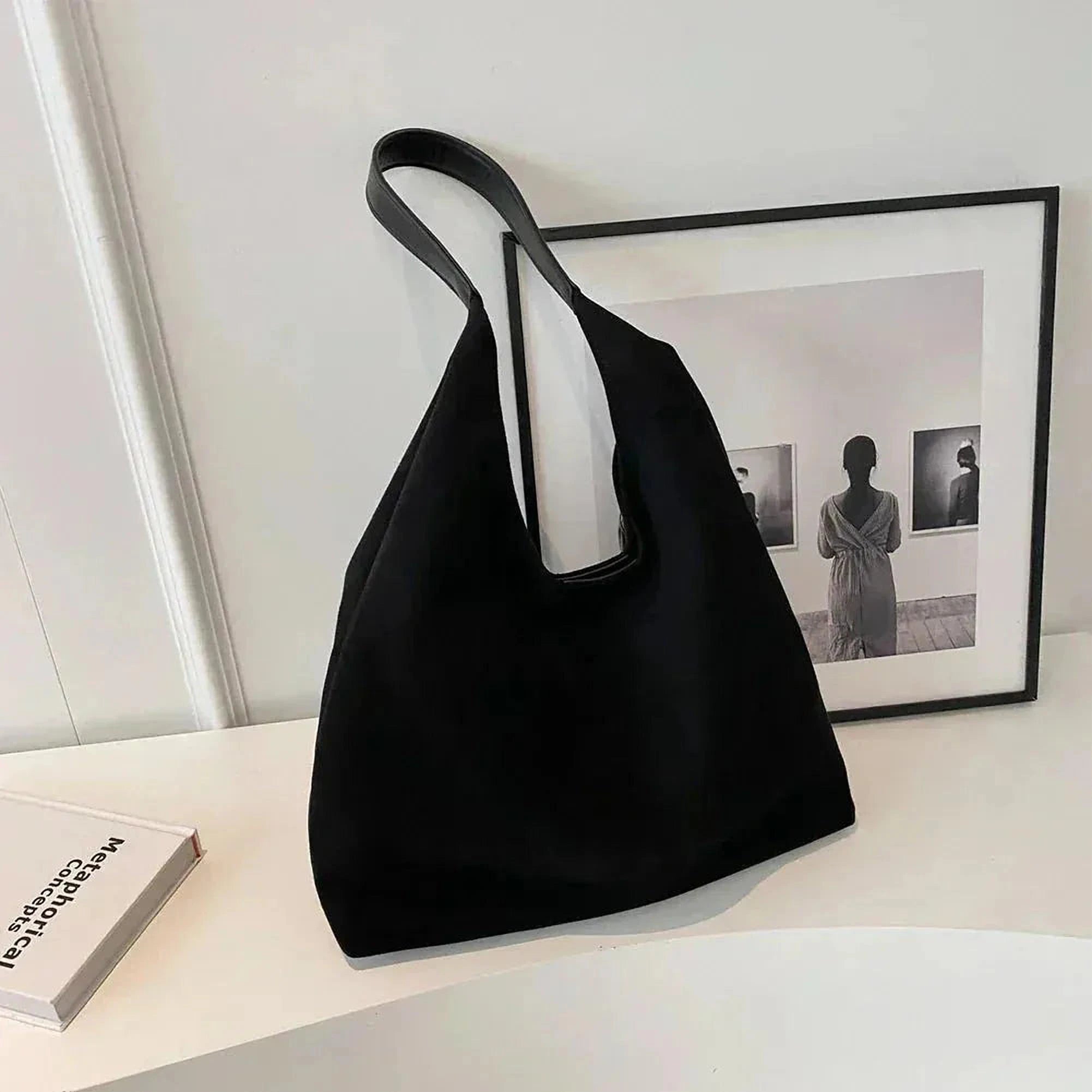 Élégance Soyeuse | Sac Tote en Daim Brun pour Tenue Féminine