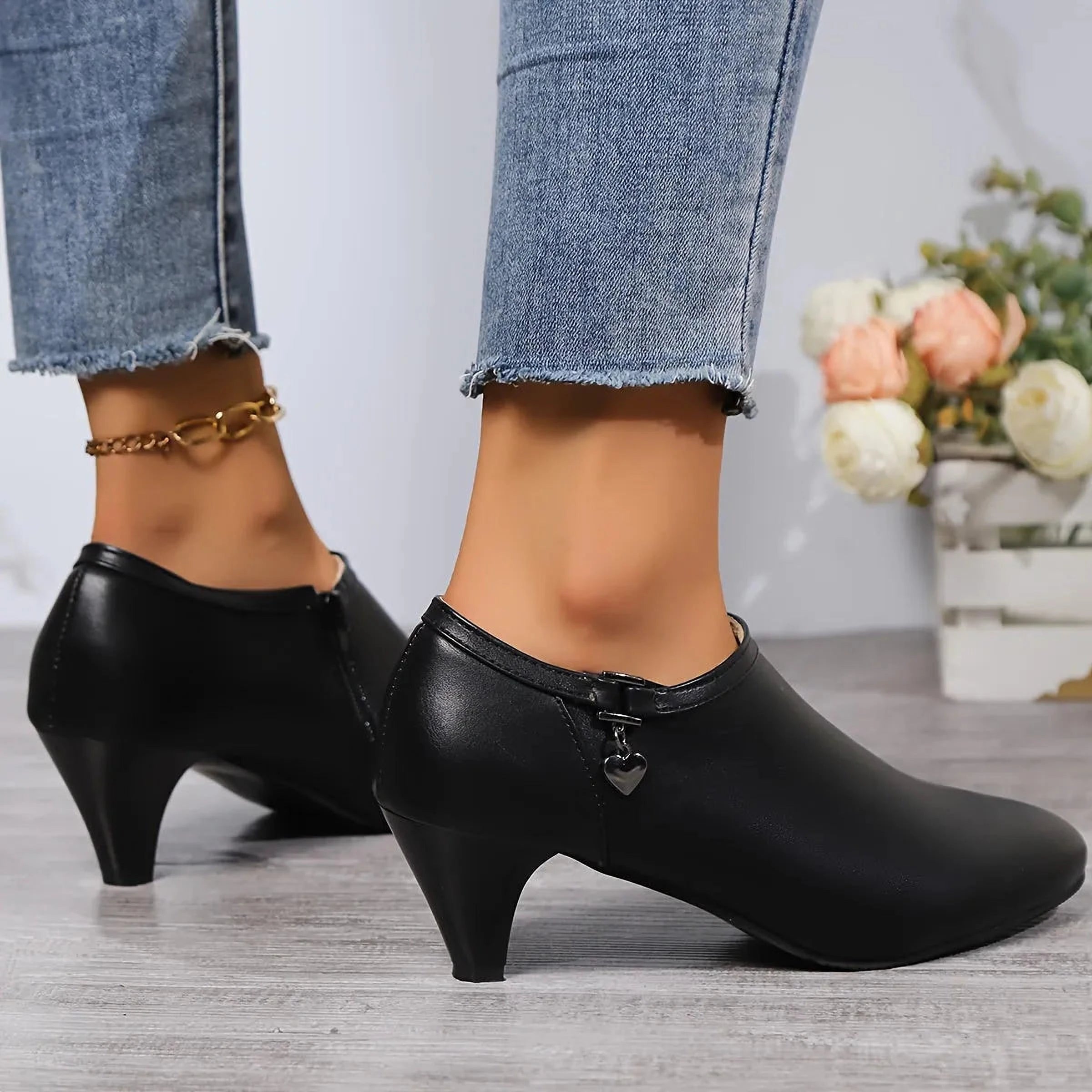 Ophélie Noire | Chaussures pointues et bottines zippées femme