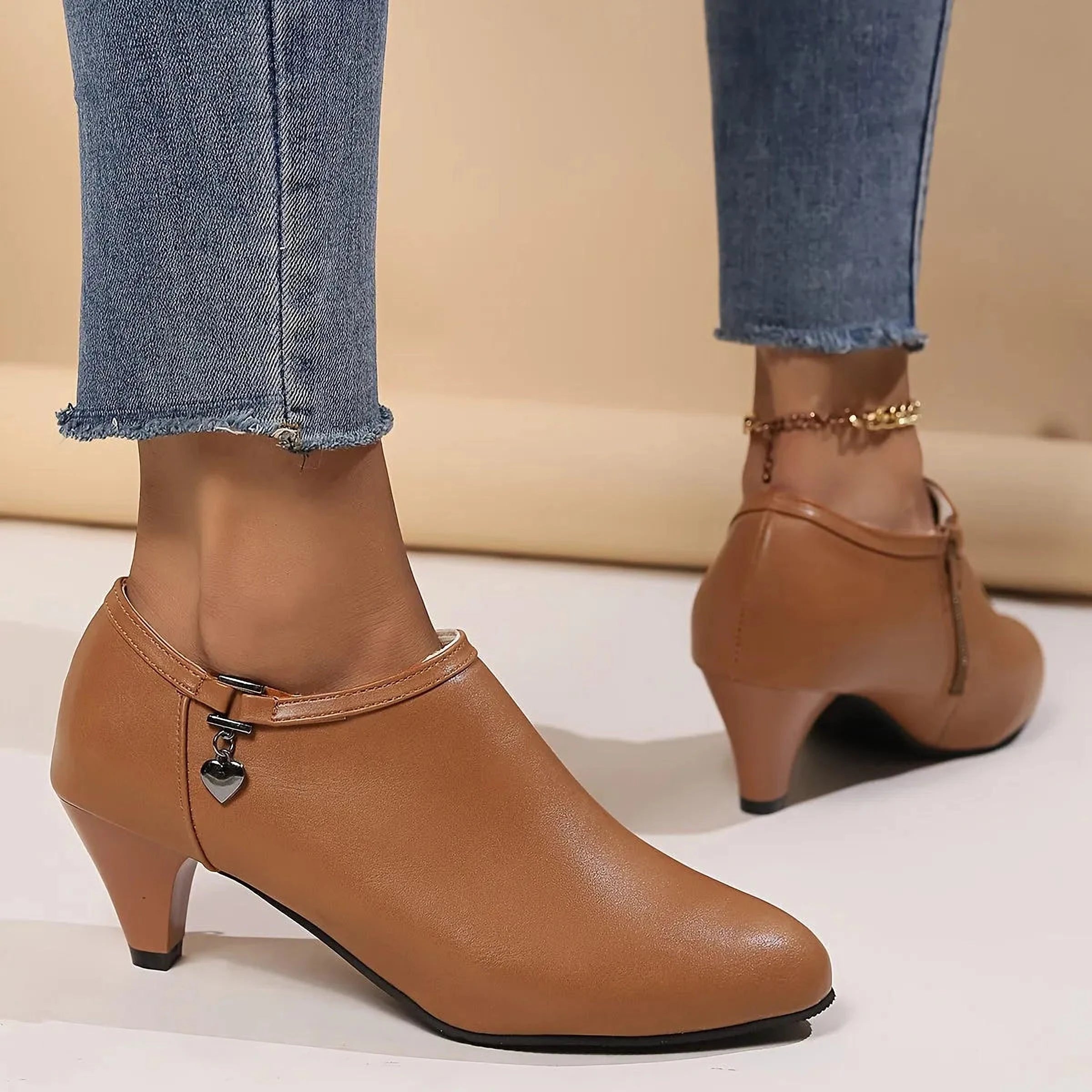 Ophélie Noire | Chaussures pointues et bottines zippées femme