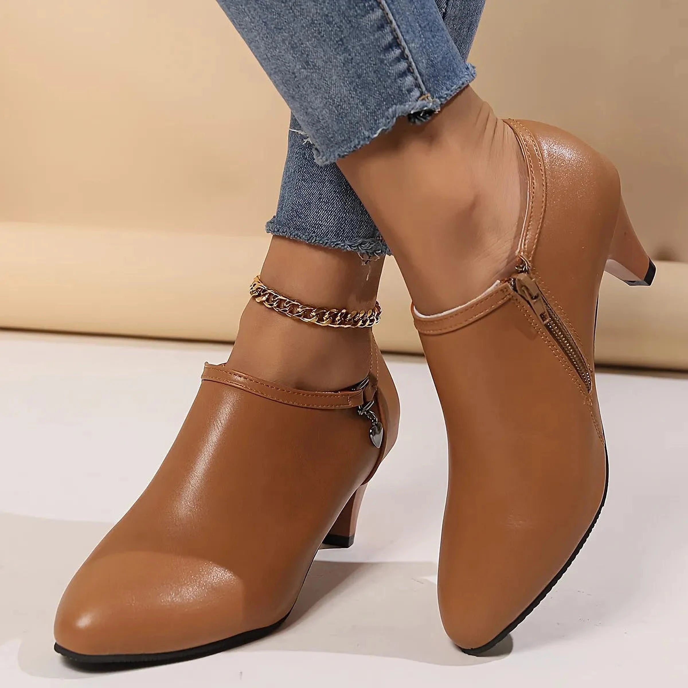 Ophélie Noire | Chaussures pointues et bottines zippées femme