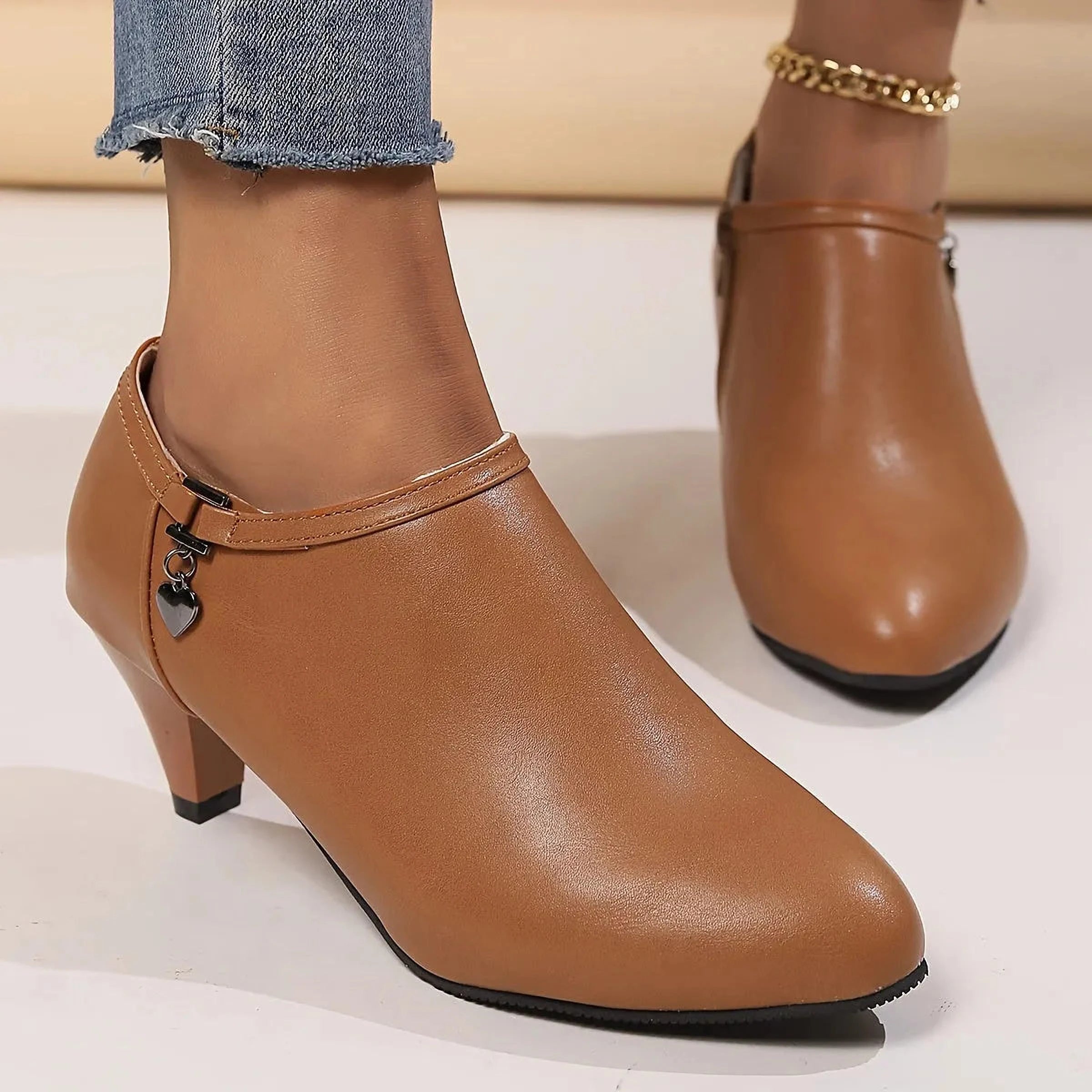 Ophélie Noire | Chaussures pointues et bottines zippées femme