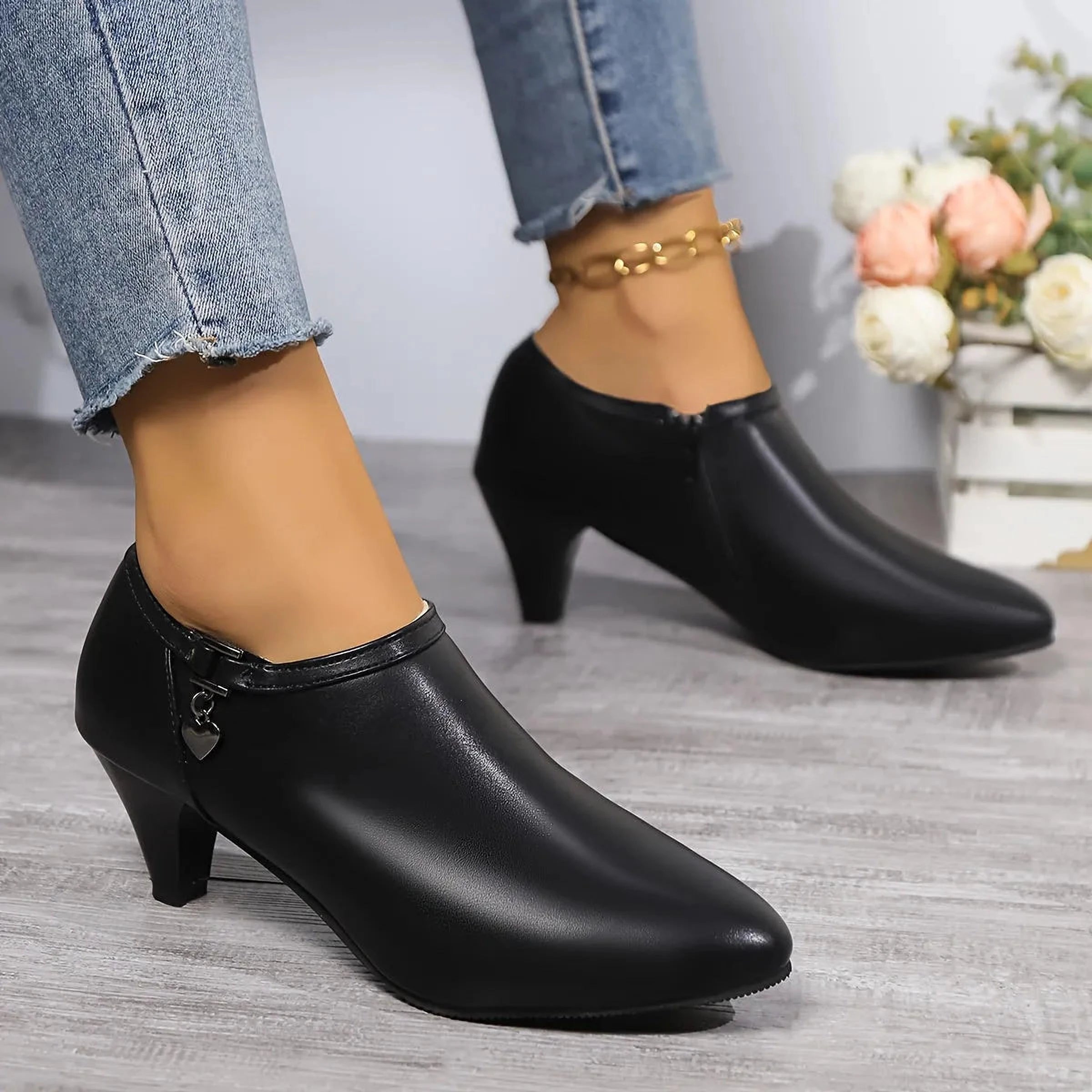 Ophélie Noire | Chaussures pointues et bottines zippées femme