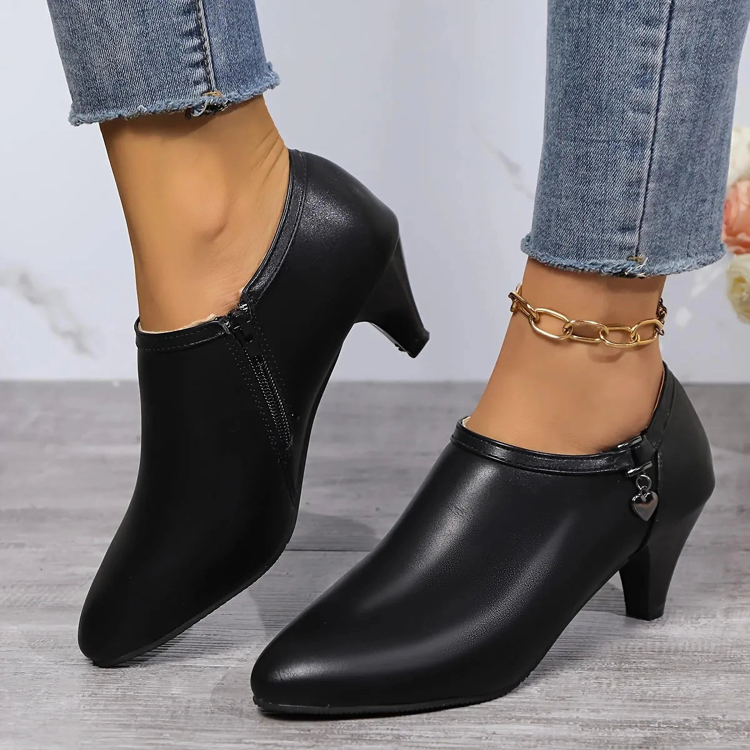 Ophélie Noire | Chaussures pointues et bottines zippées femme