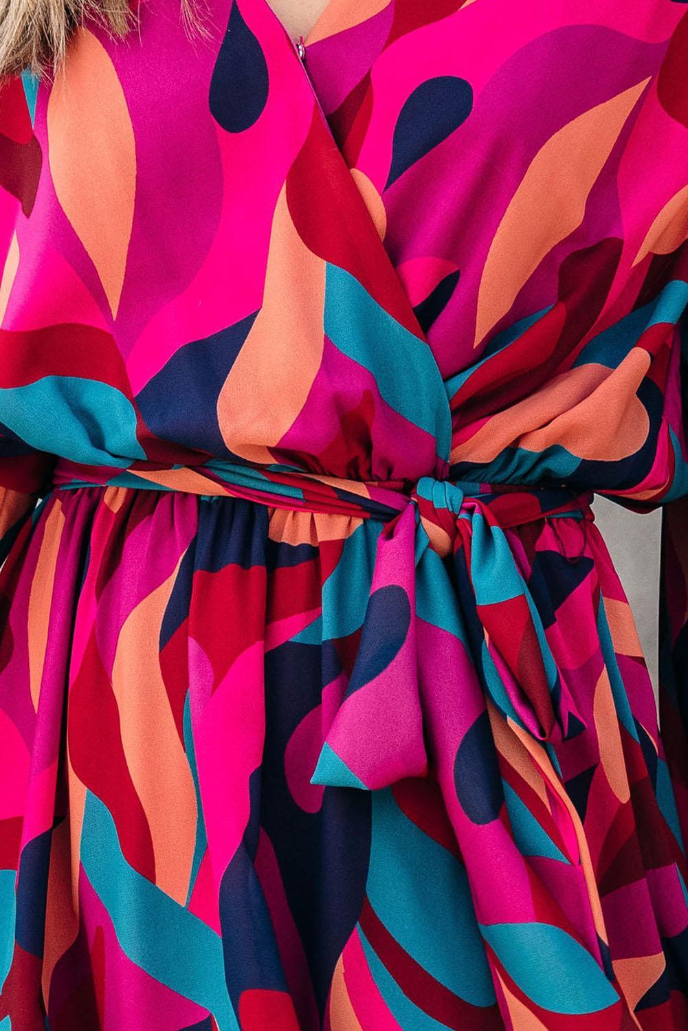 Mini-robe colorée avec ceinture et manches bouffantes élégantes