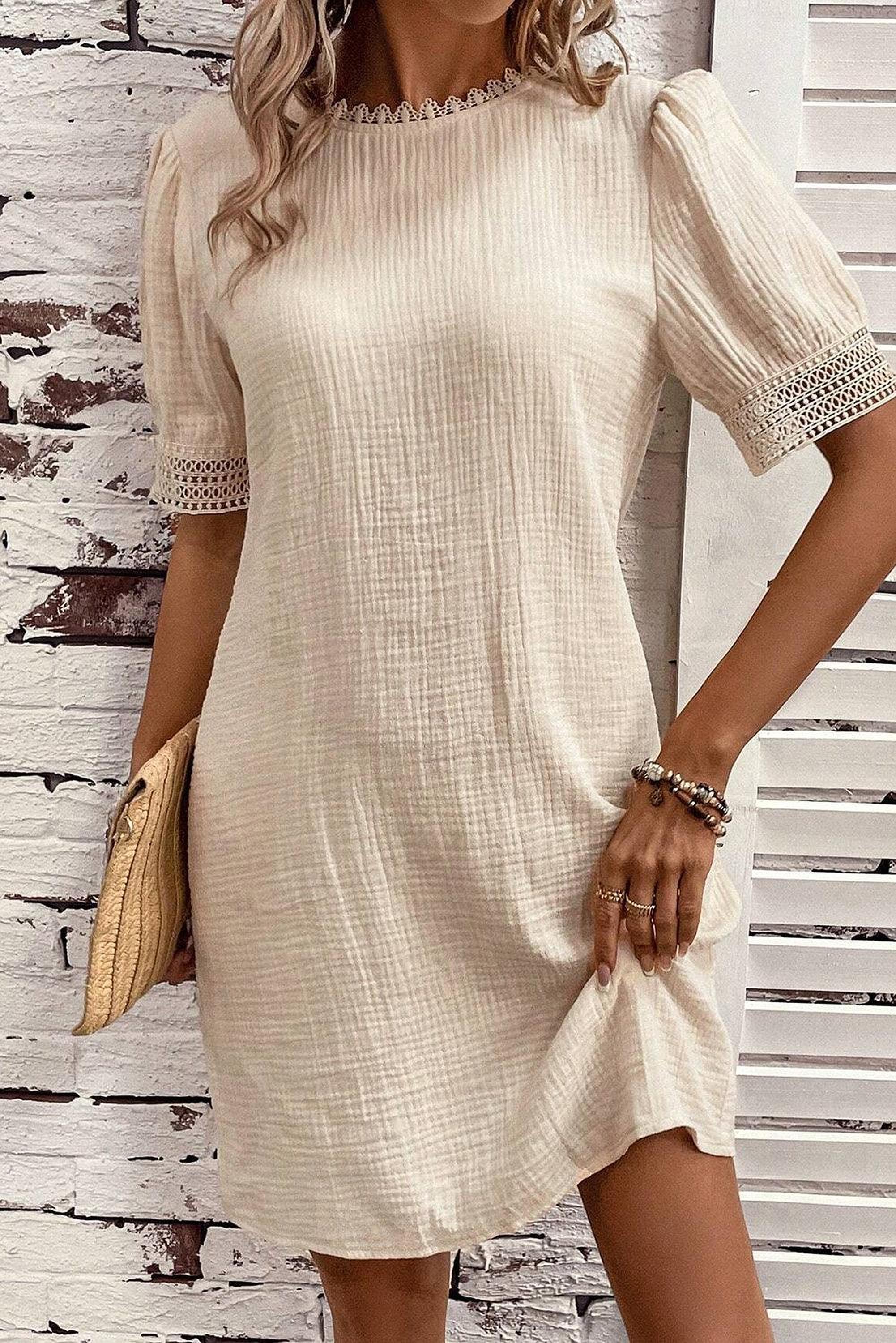 Éclat Élégant | Robe Droite en Dentelle avec Manches Bouffantes pour Occasions Spéciales