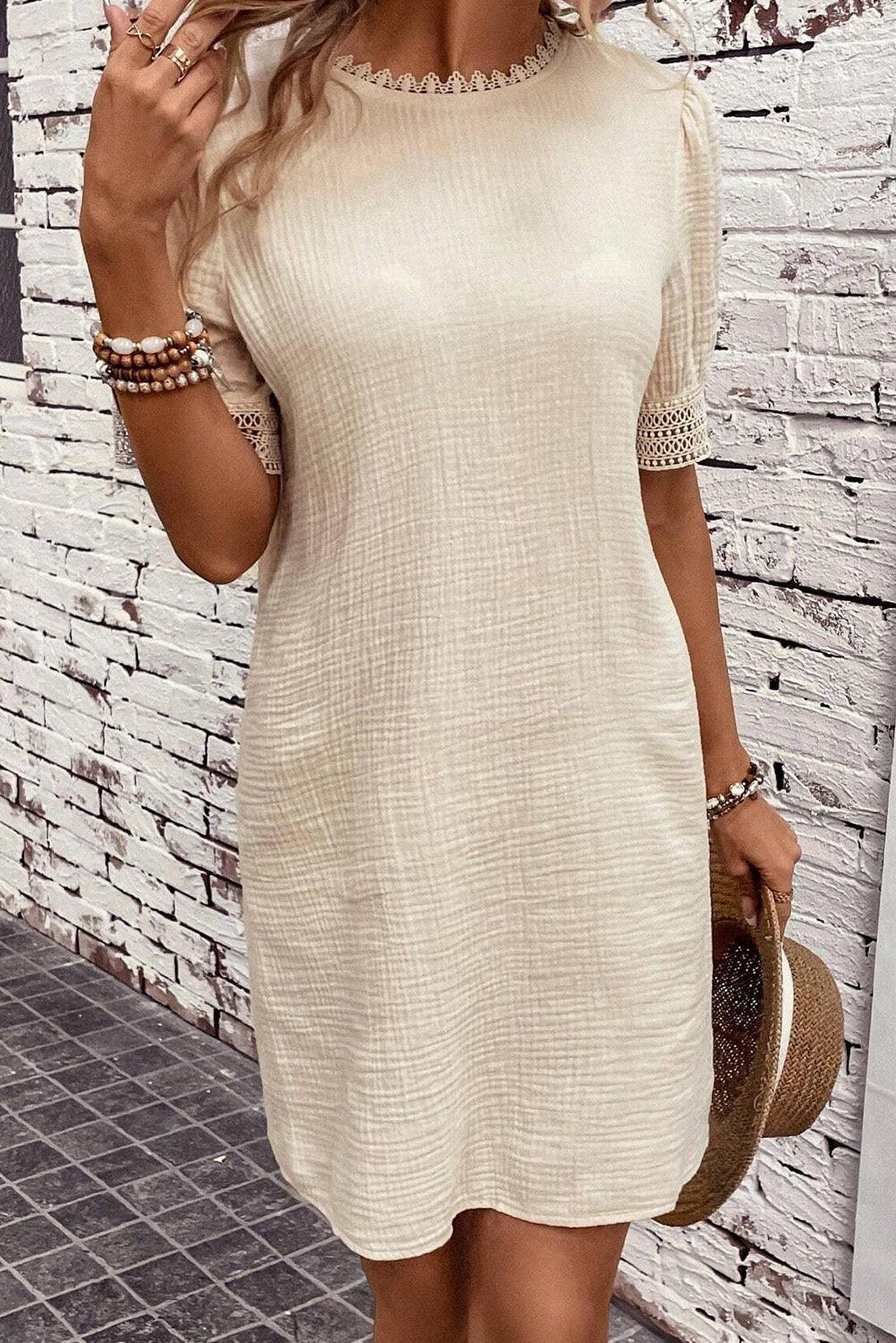 Éclat Élégant | Robe Droite en Dentelle avec Manches Bouffantes pour Occasions Spéciales
