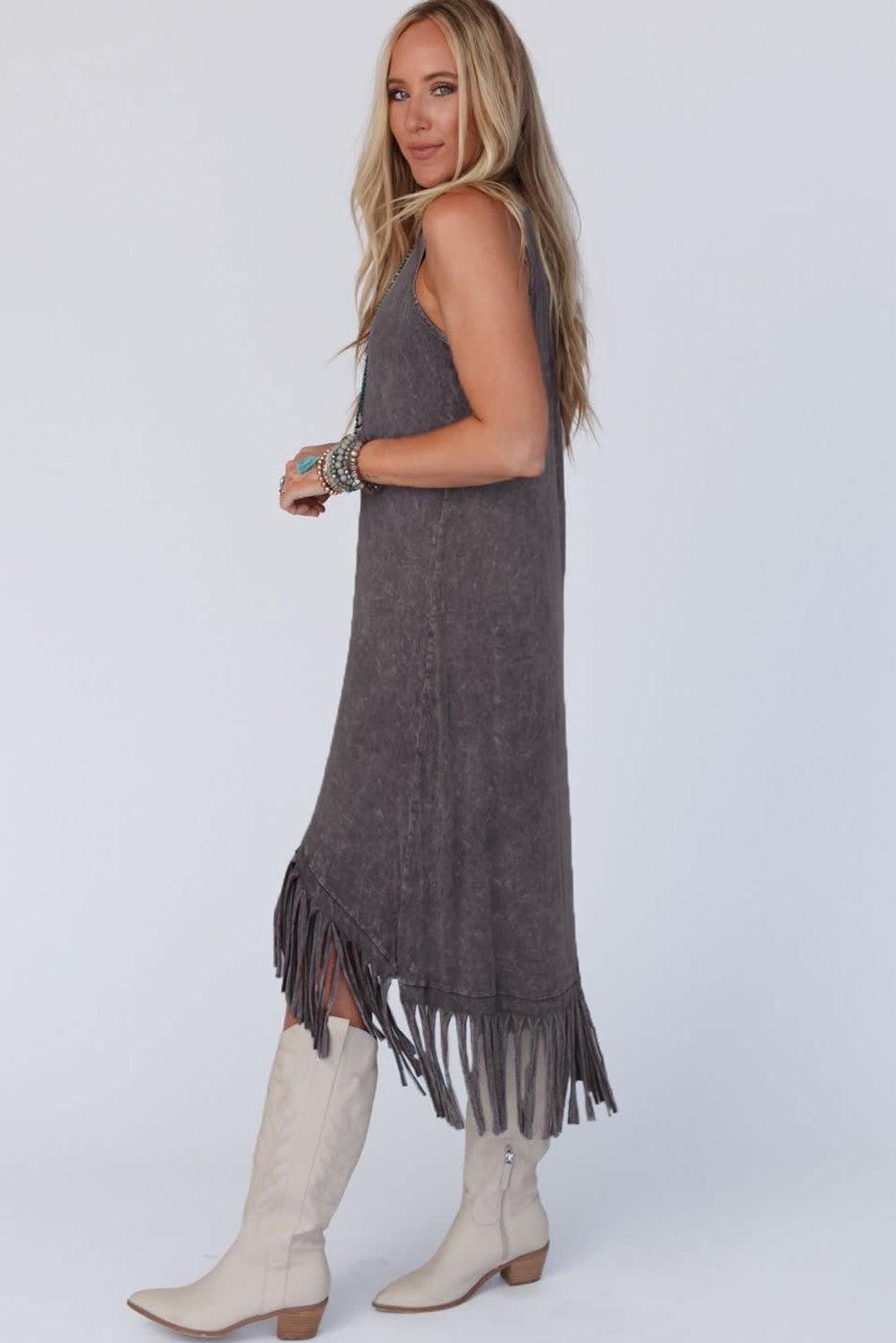 Robe sans manches avec décolleté rond et ourlet à franges