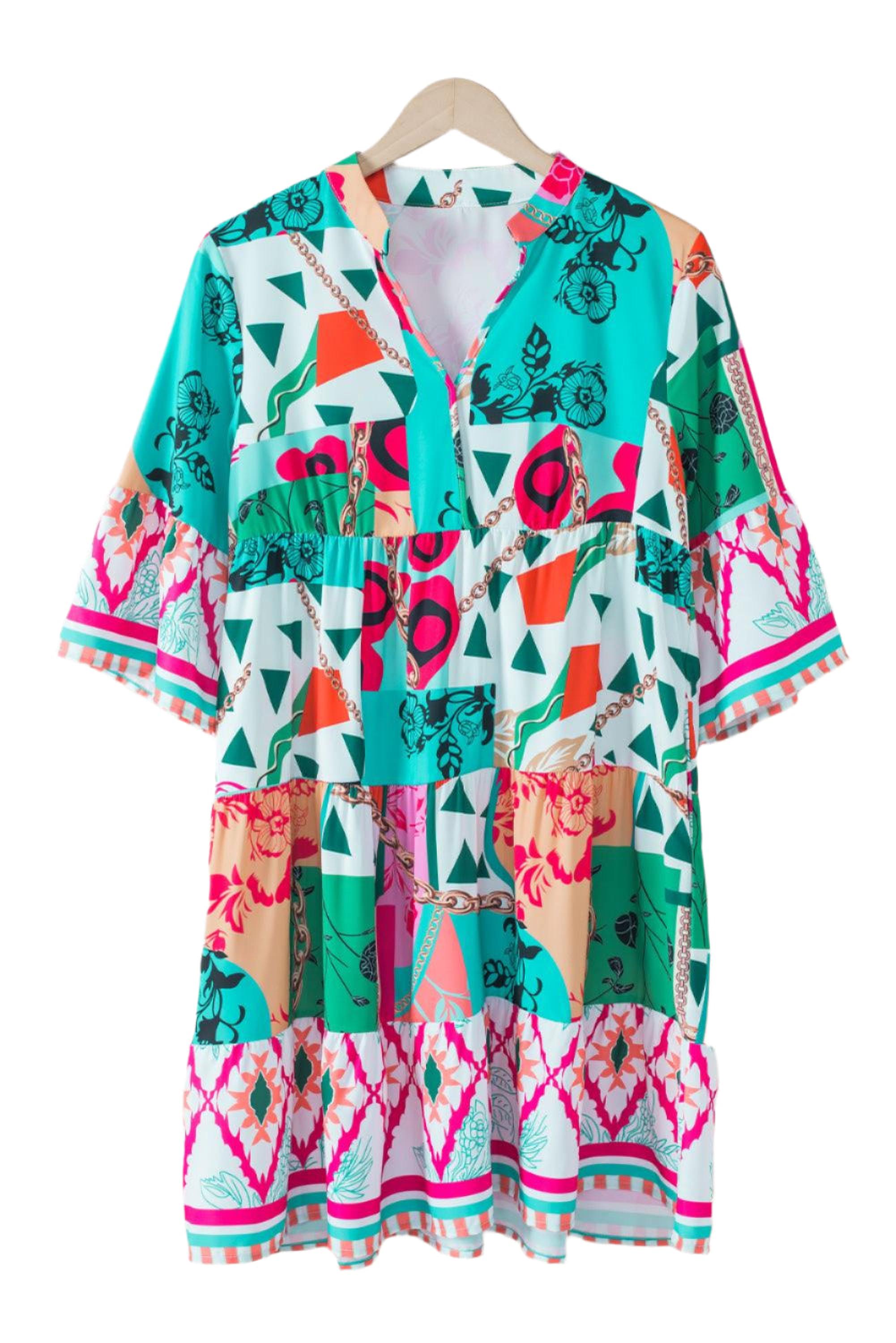 Robe courte abstraite avec manches mi-longues et col dégagé