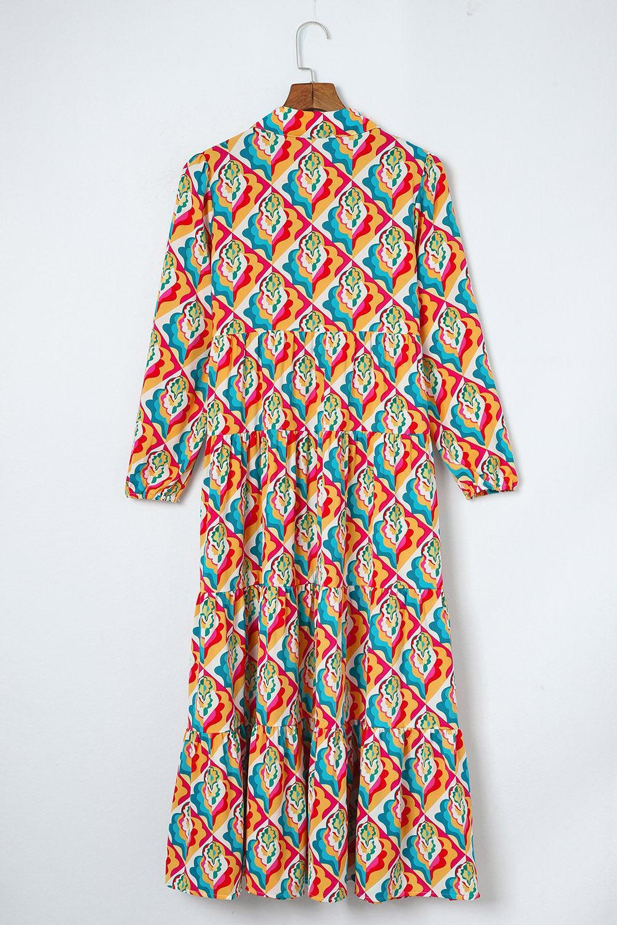 Robe élégante avec des motifs géométriques abstraits et manches longues