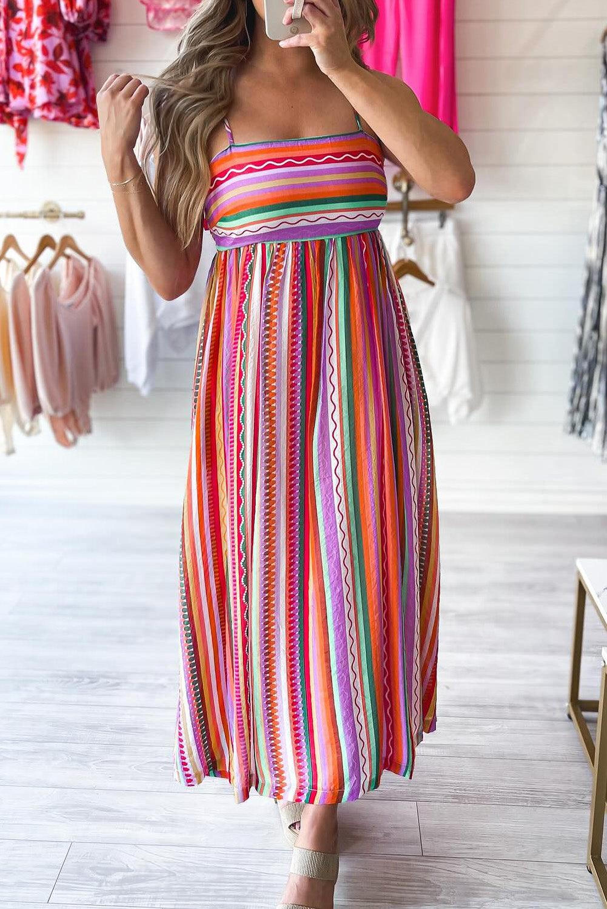 Robe maxi bohème avec bretelles fines et dos smocké