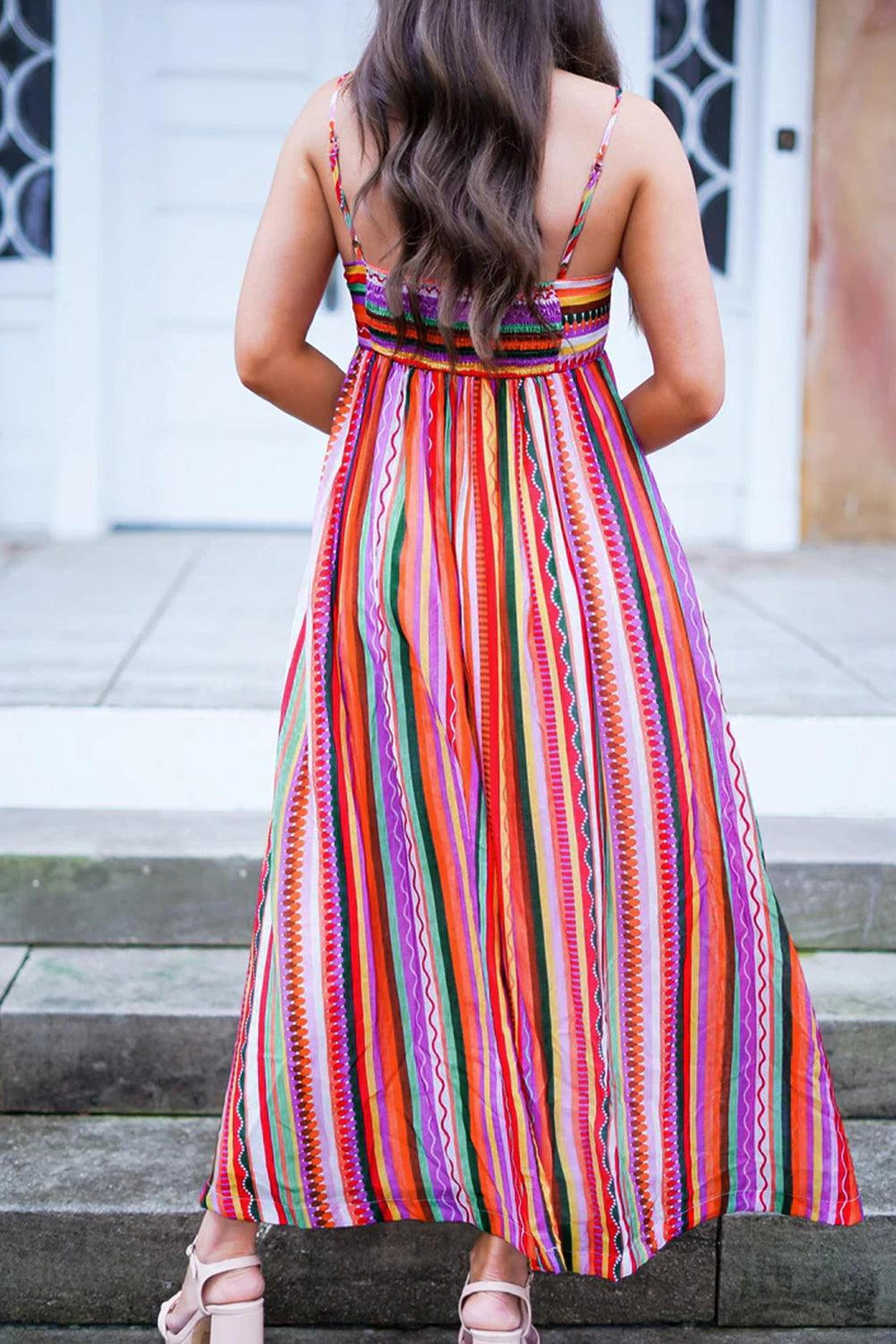 Robe maxi bohème avec bretelles fines et dos smocké