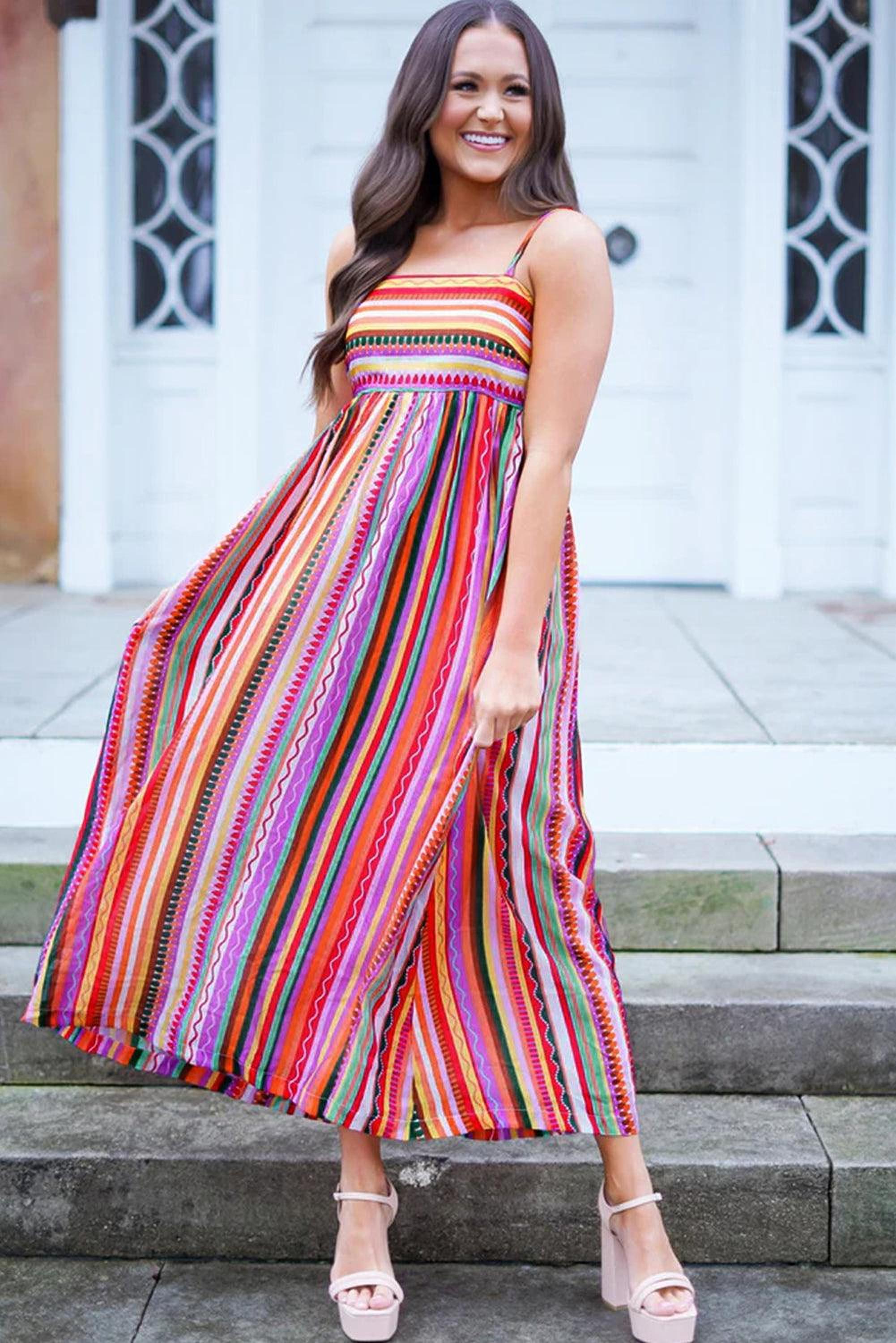 Robe maxi bohème avec bretelles fines et dos smocké