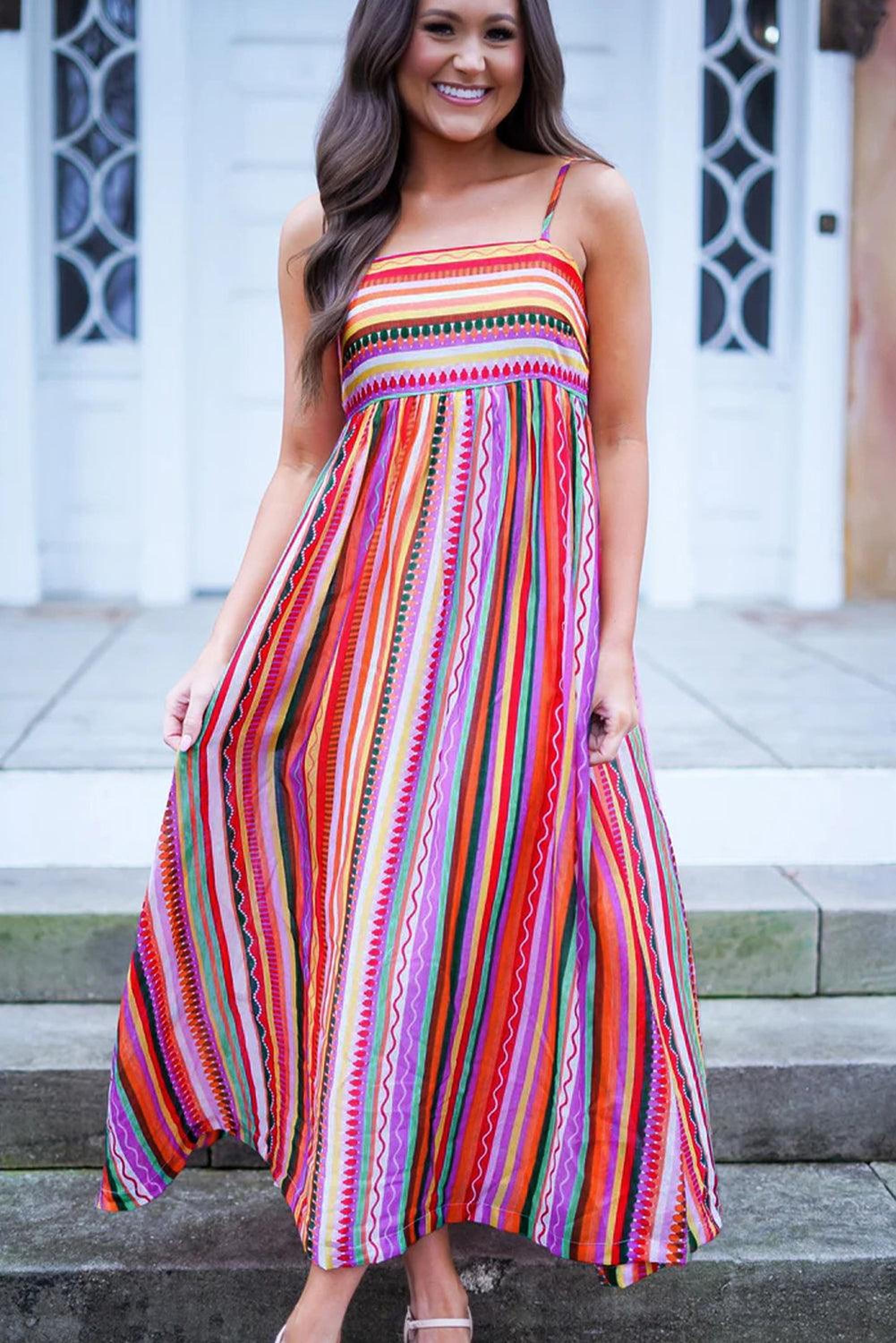 Robe maxi bohème avec bretelles fines et dos smocké