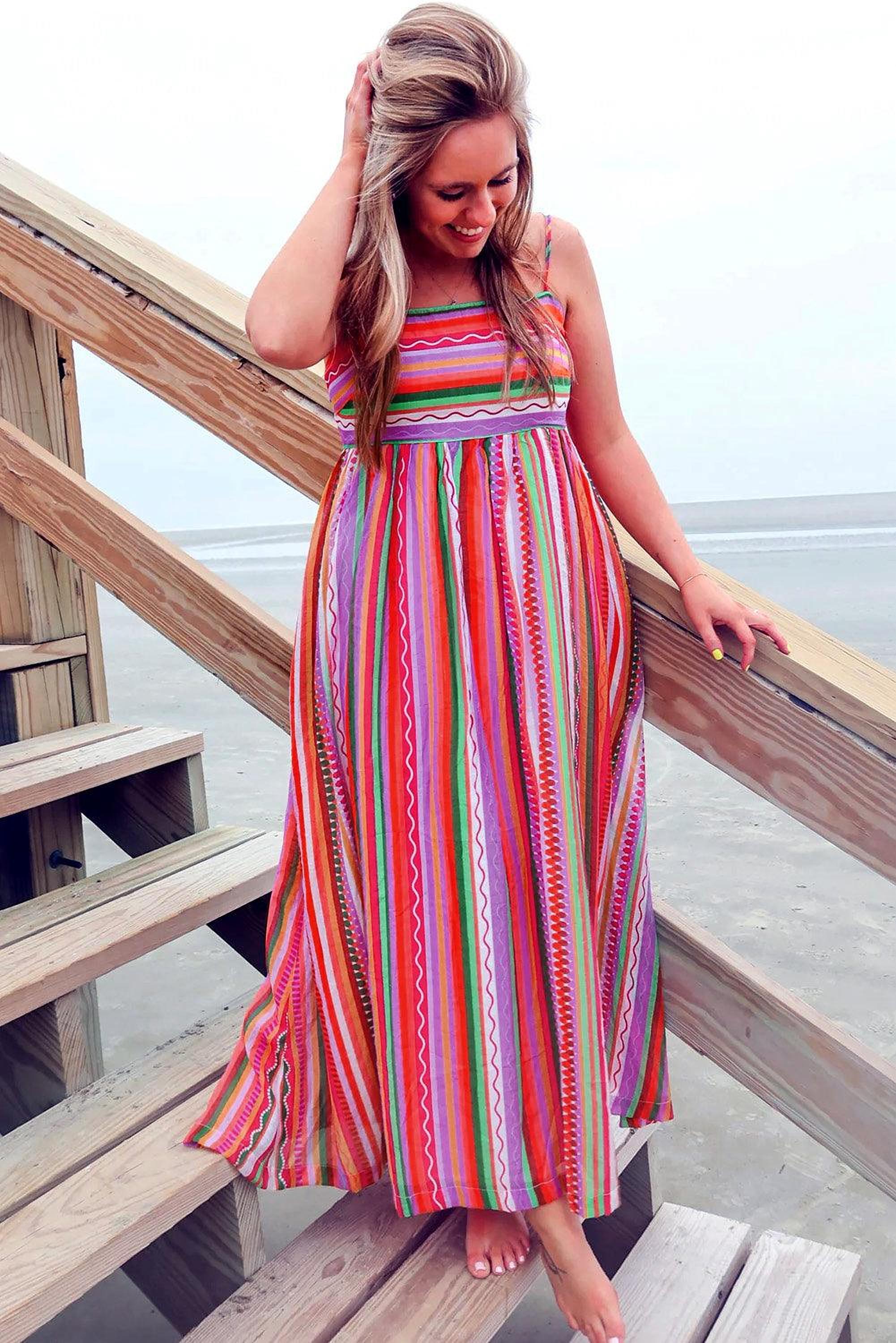 Robe maxi bohème avec bretelles fines et dos smocké