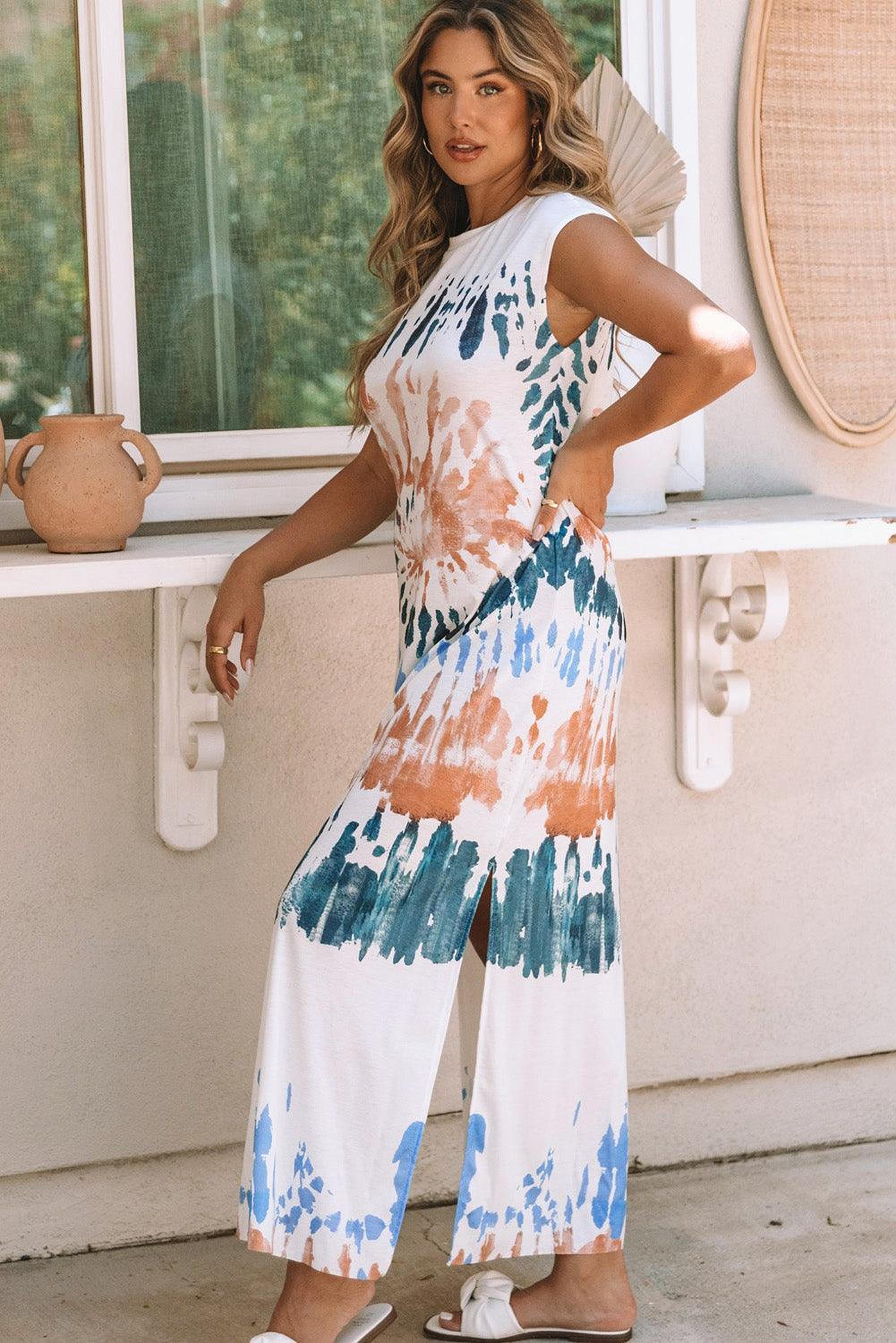 Robe élégante à mancherons avec un long fendu et un design tie-dye