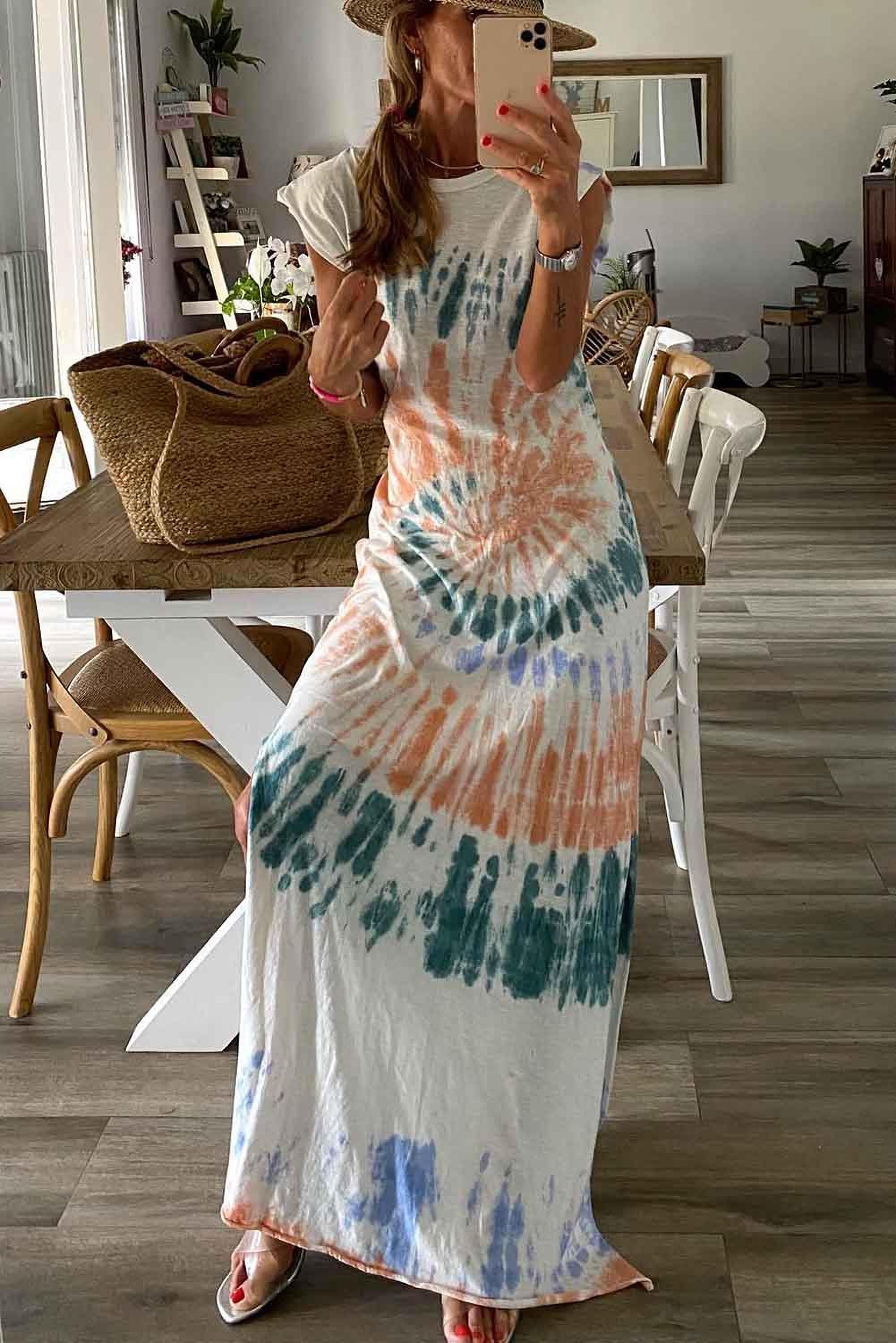 Robe élégante à mancherons avec un long fendu et un design tie-dye
