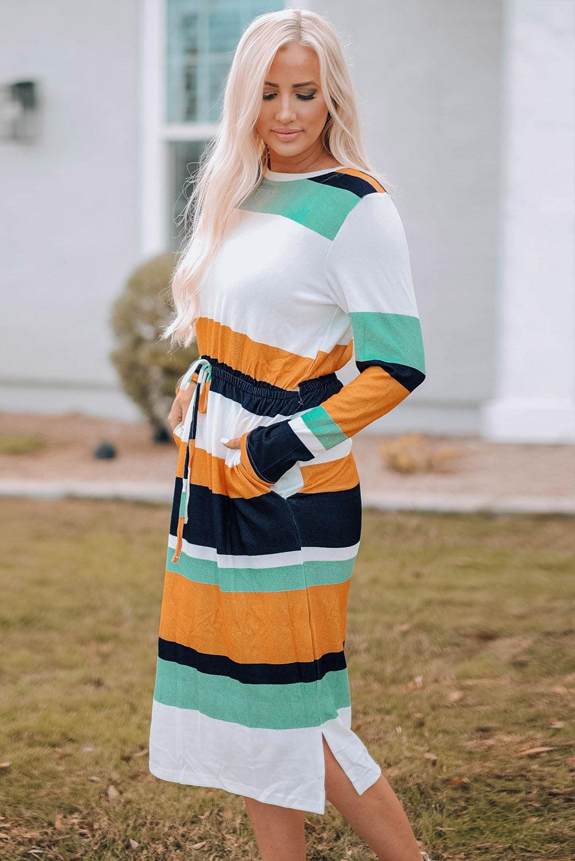 Robe midi avec imprimé blocs et cordon à la taille
