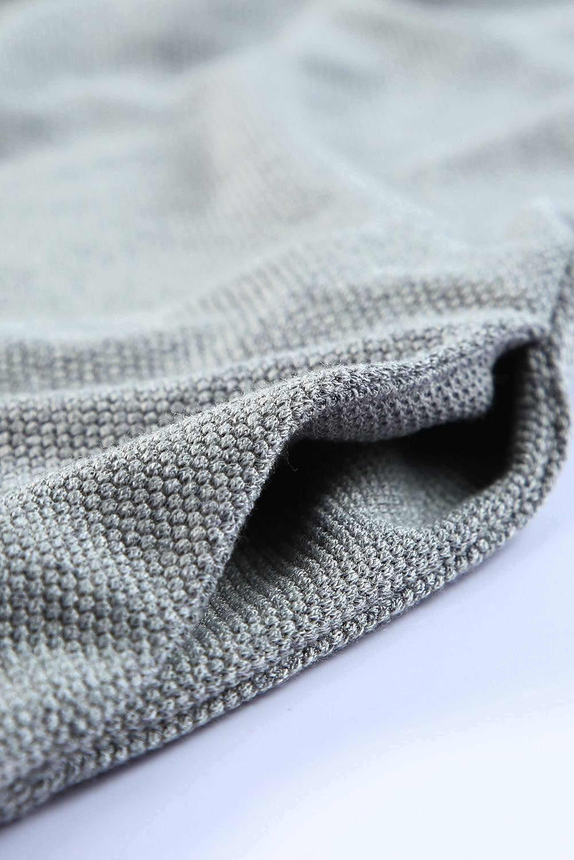 Robe tricotée sans manches avec dos croisé pour un style élégant