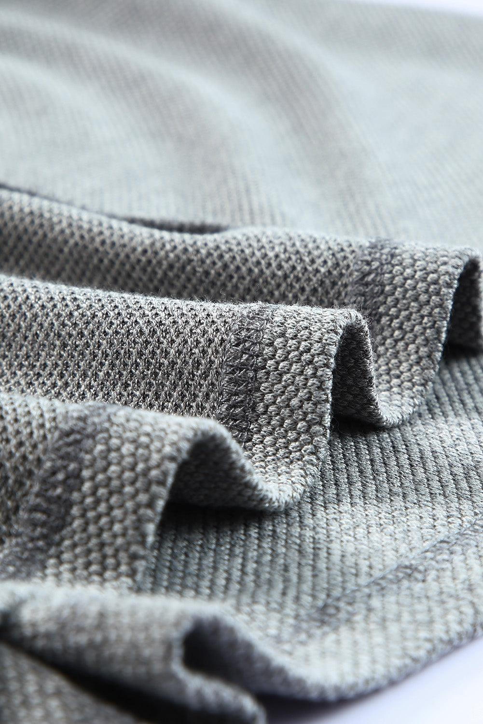 Robe tricotée sans manches avec dos croisé pour un style élégant