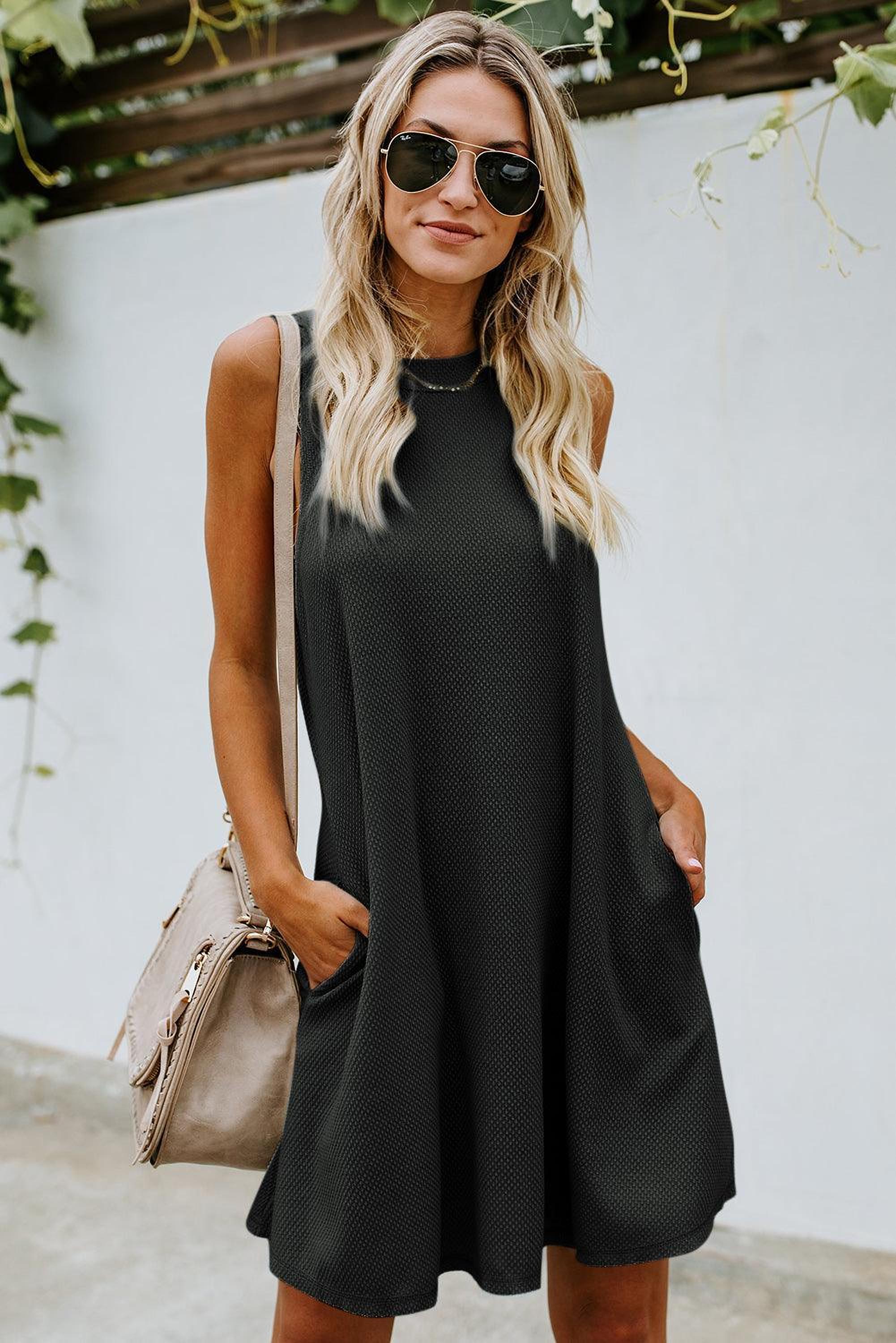 Robe tricotée sans manches avec dos croisé pour un style élégant