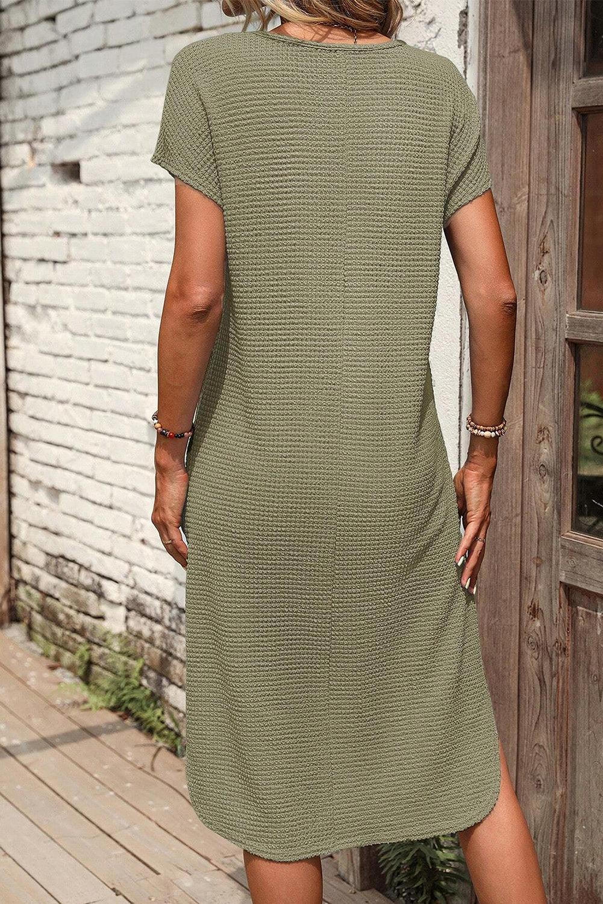 Élégance Effortless | Robe T-shirt en Tissu Gaufré avec Fente Latérale