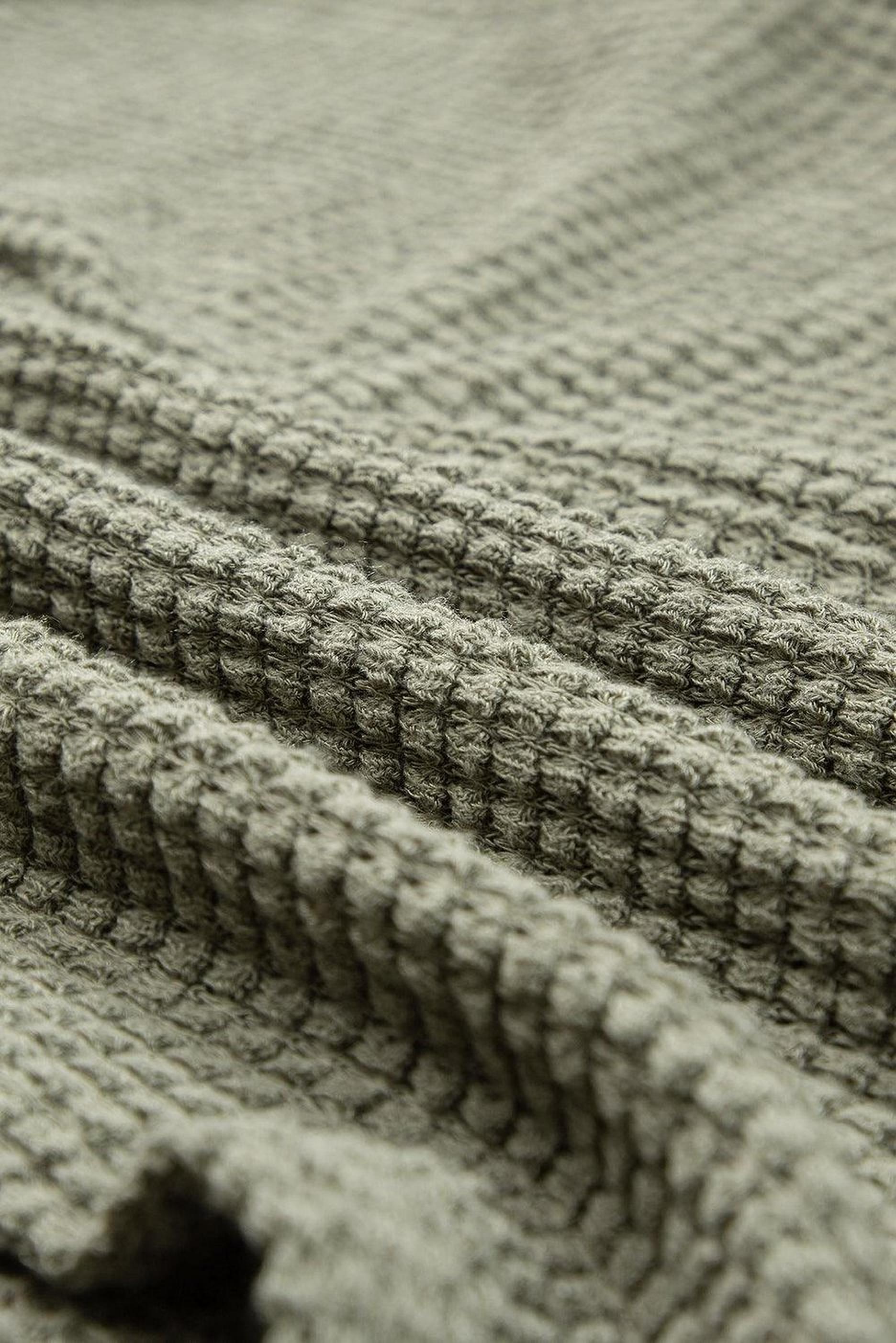 Élégance Effortless | Robe T-shirt en Tissu Gaufré avec Fente Latérale