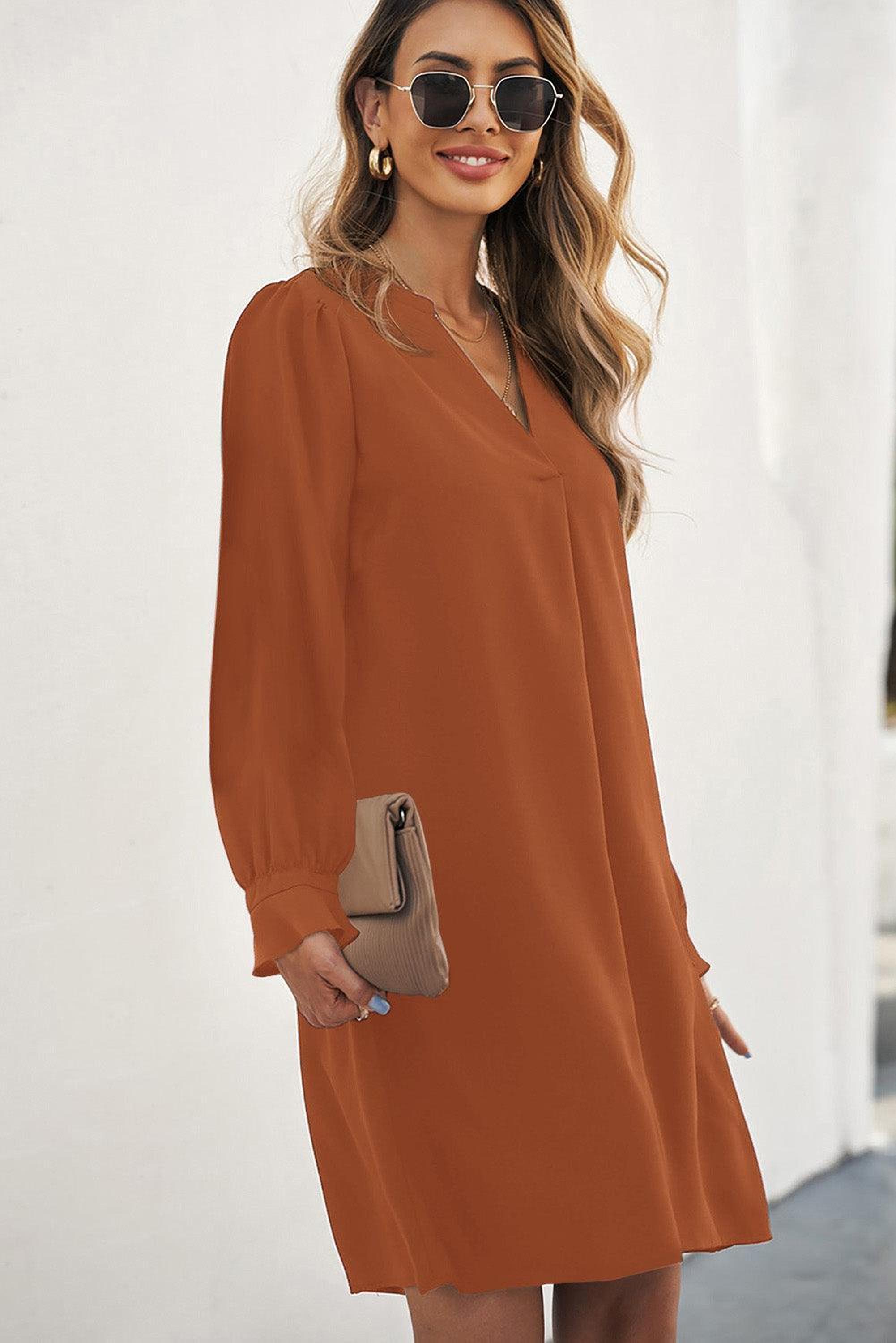 Mini-robe élégante à col V profond avec manches à volants