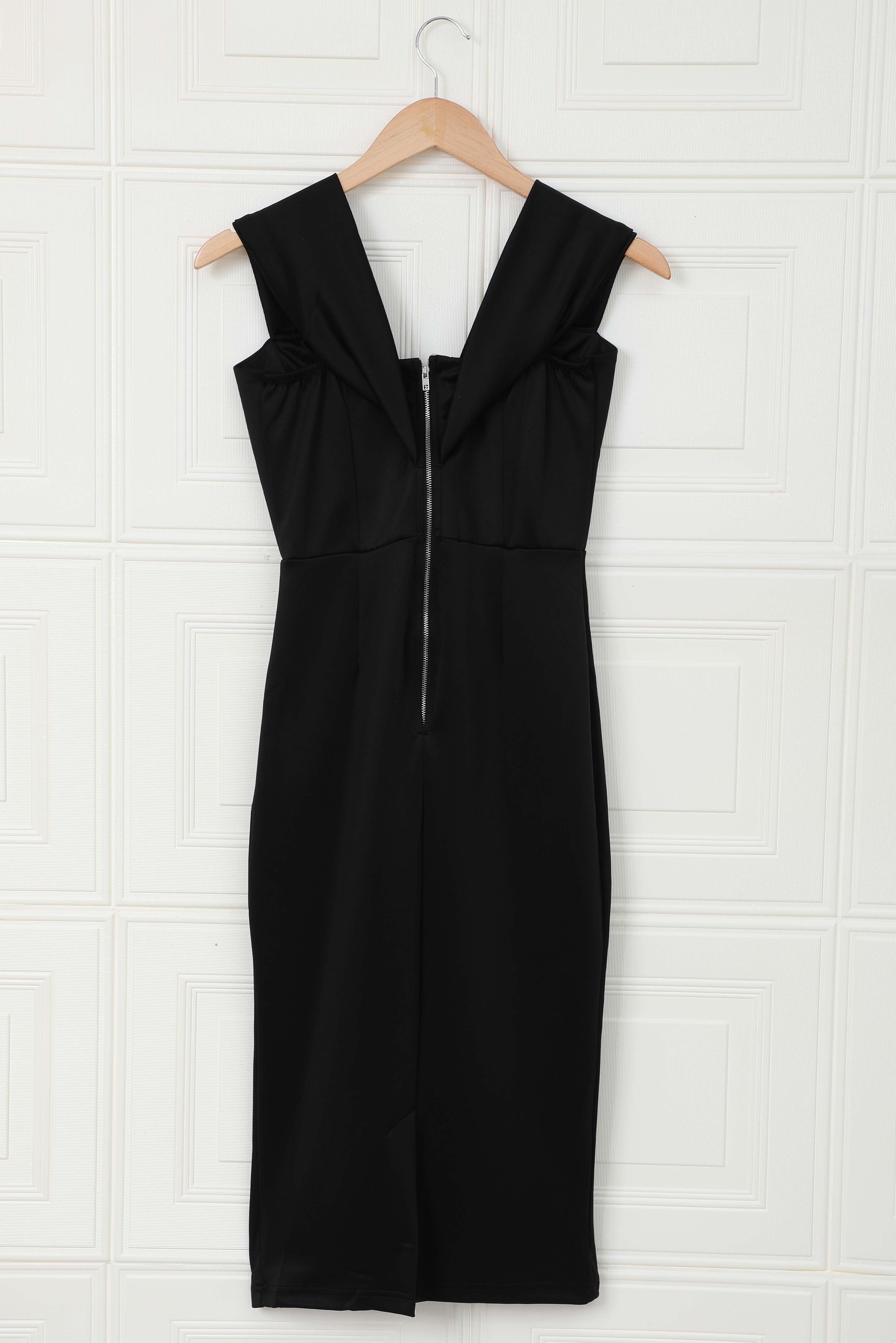 Robe midi chic à épaule dénudée, élégante et moderne