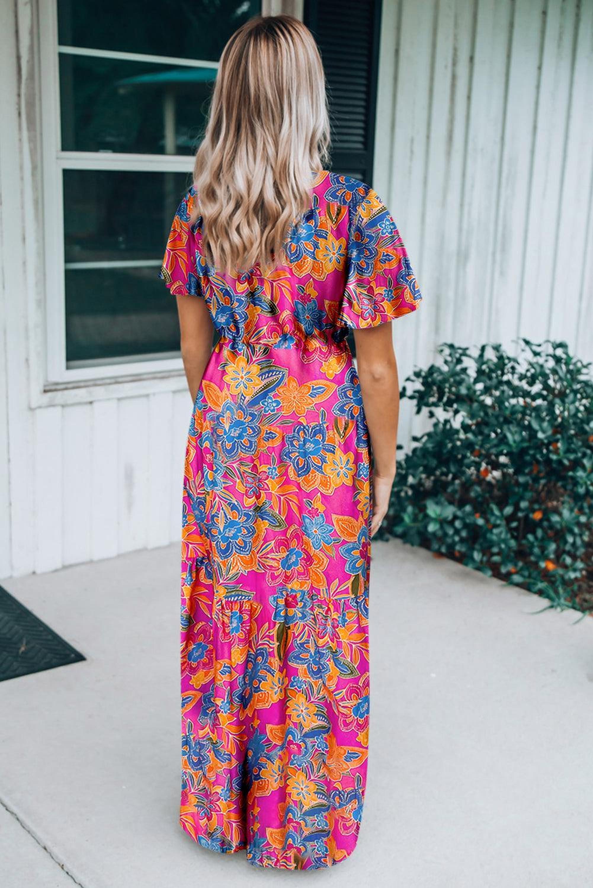 Robe longue avec col en V et motif floral élégant