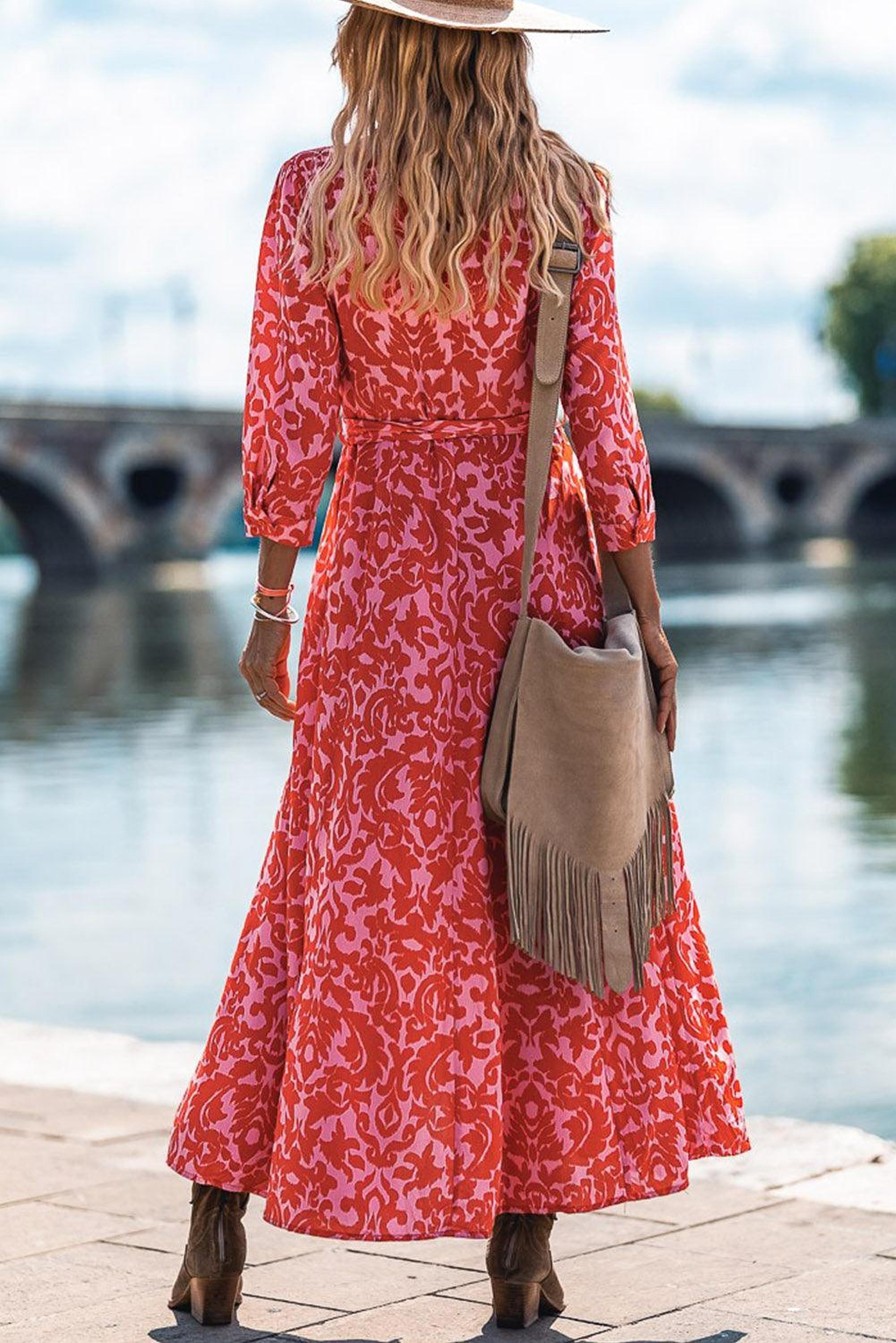 Robe longue imprimée avec ceinture et col en V