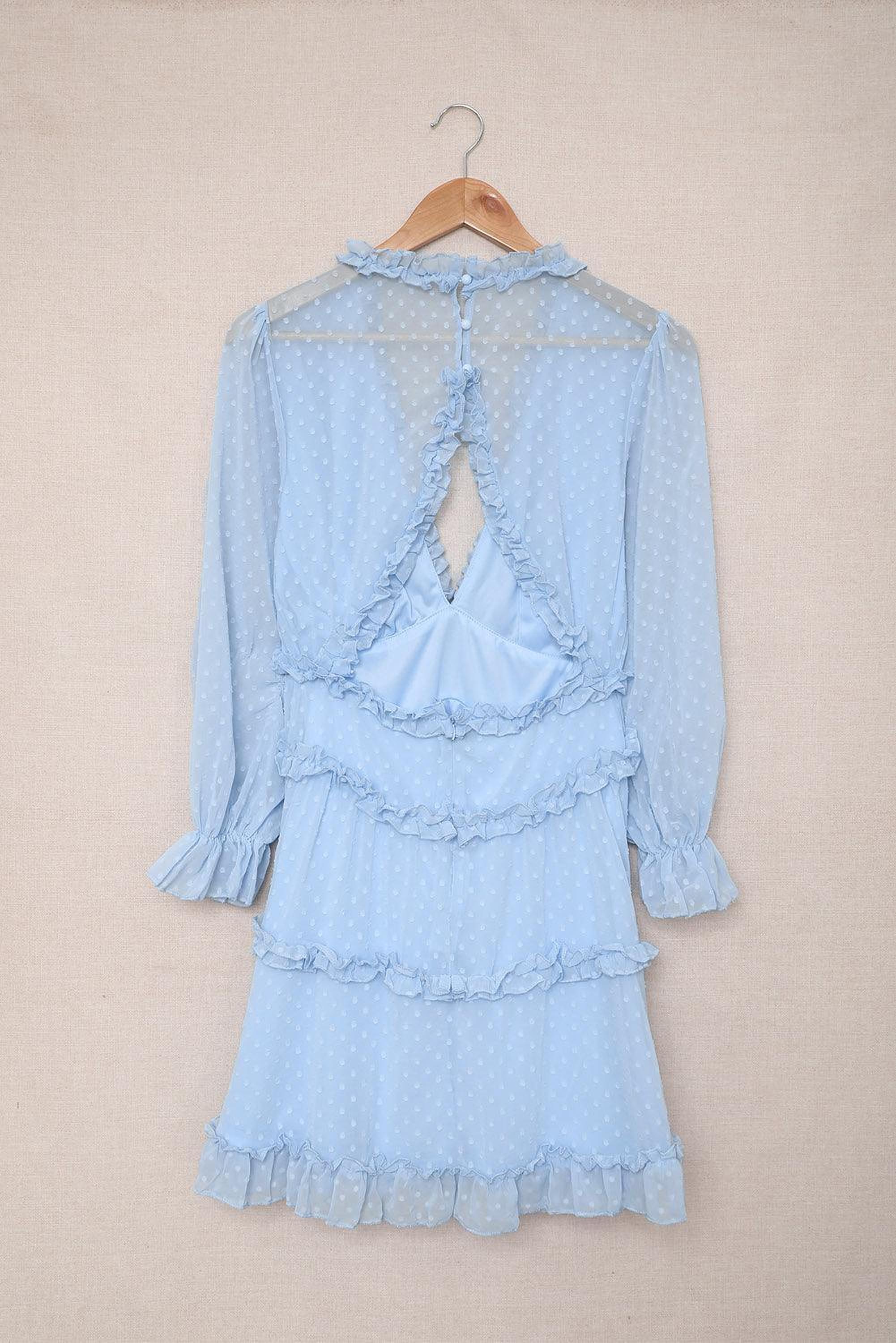Robe à volants superposés avec dos nu