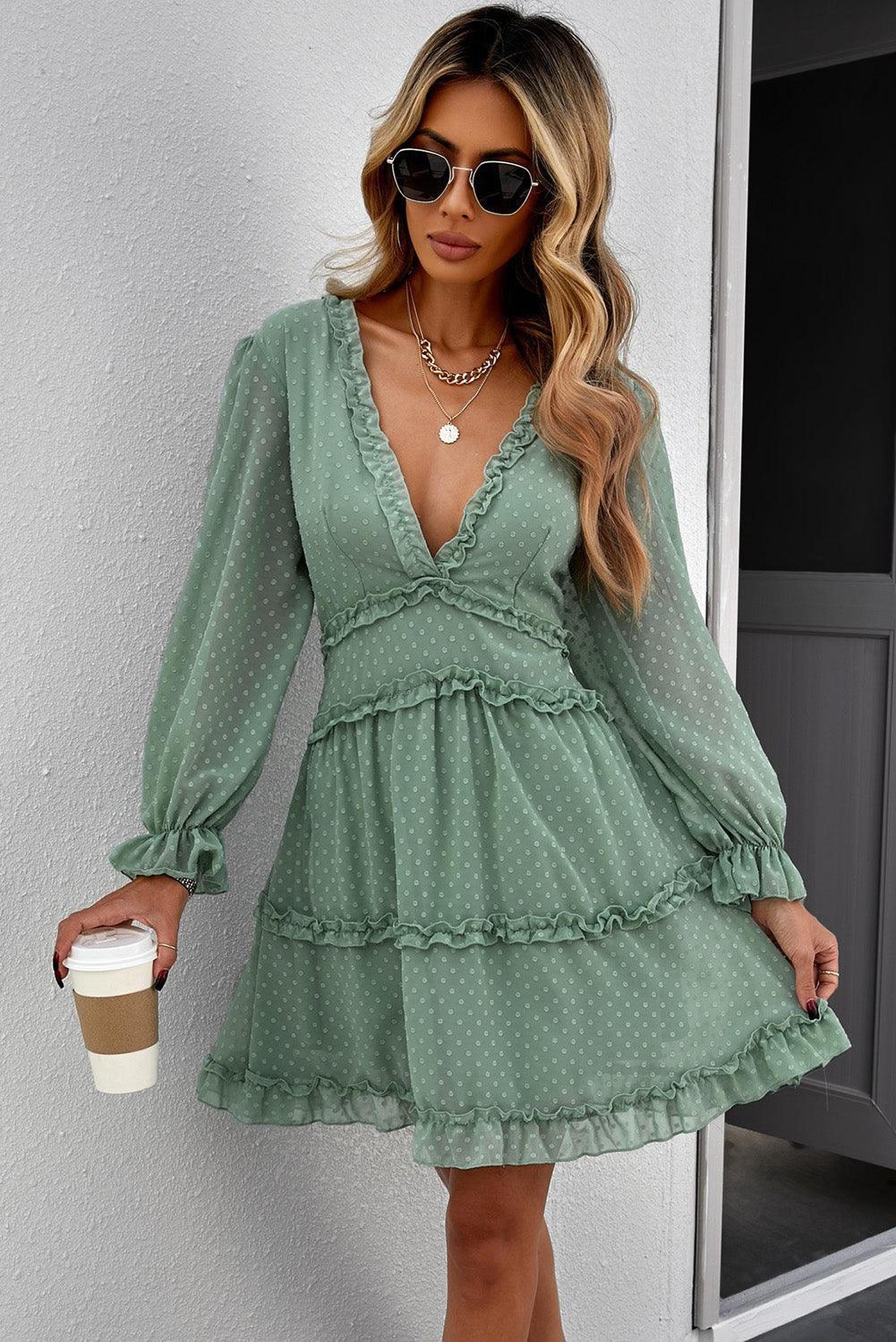 Robe à volants superposés avec dos nu