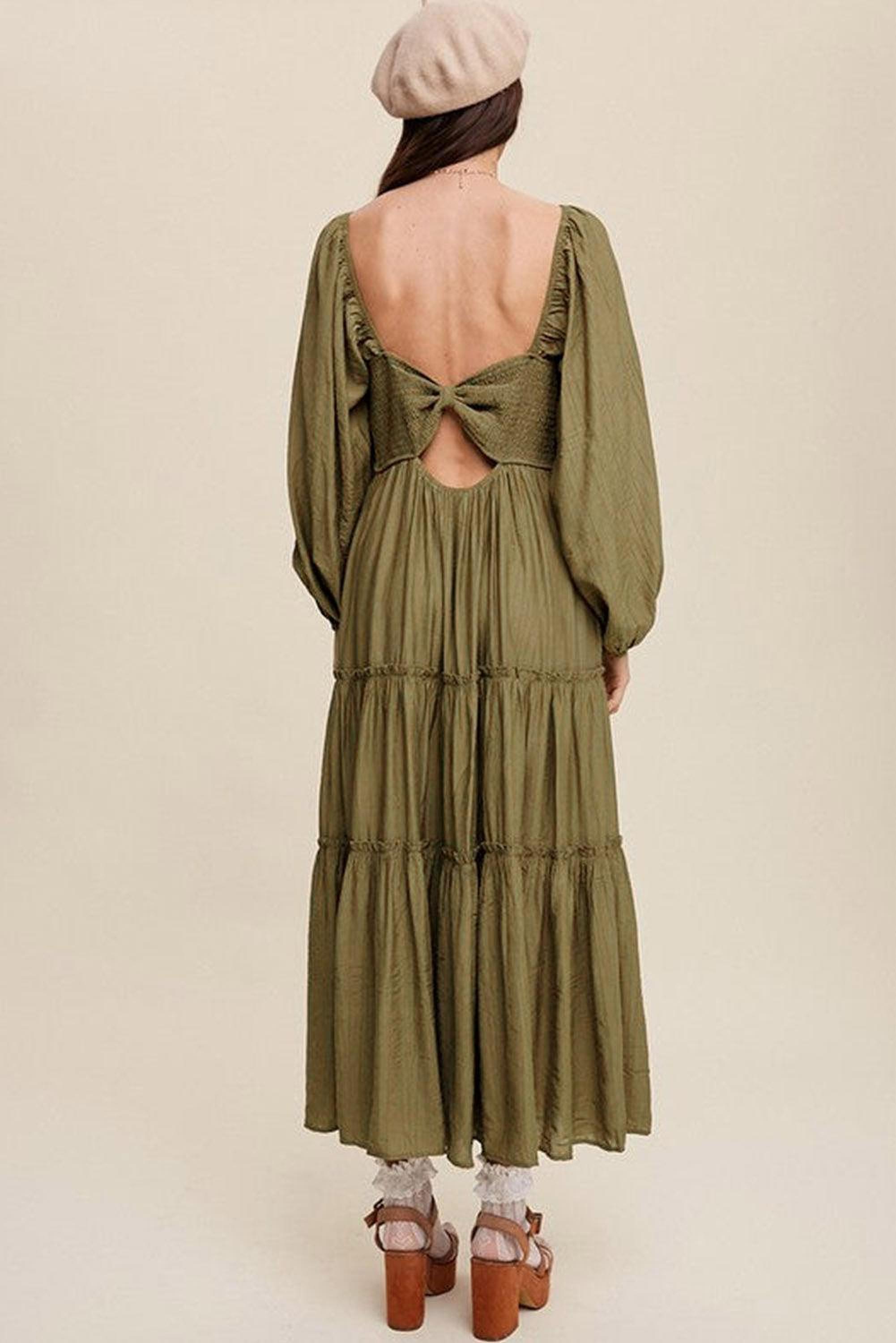 Robe maxi élégante avec décolleté en V et volants