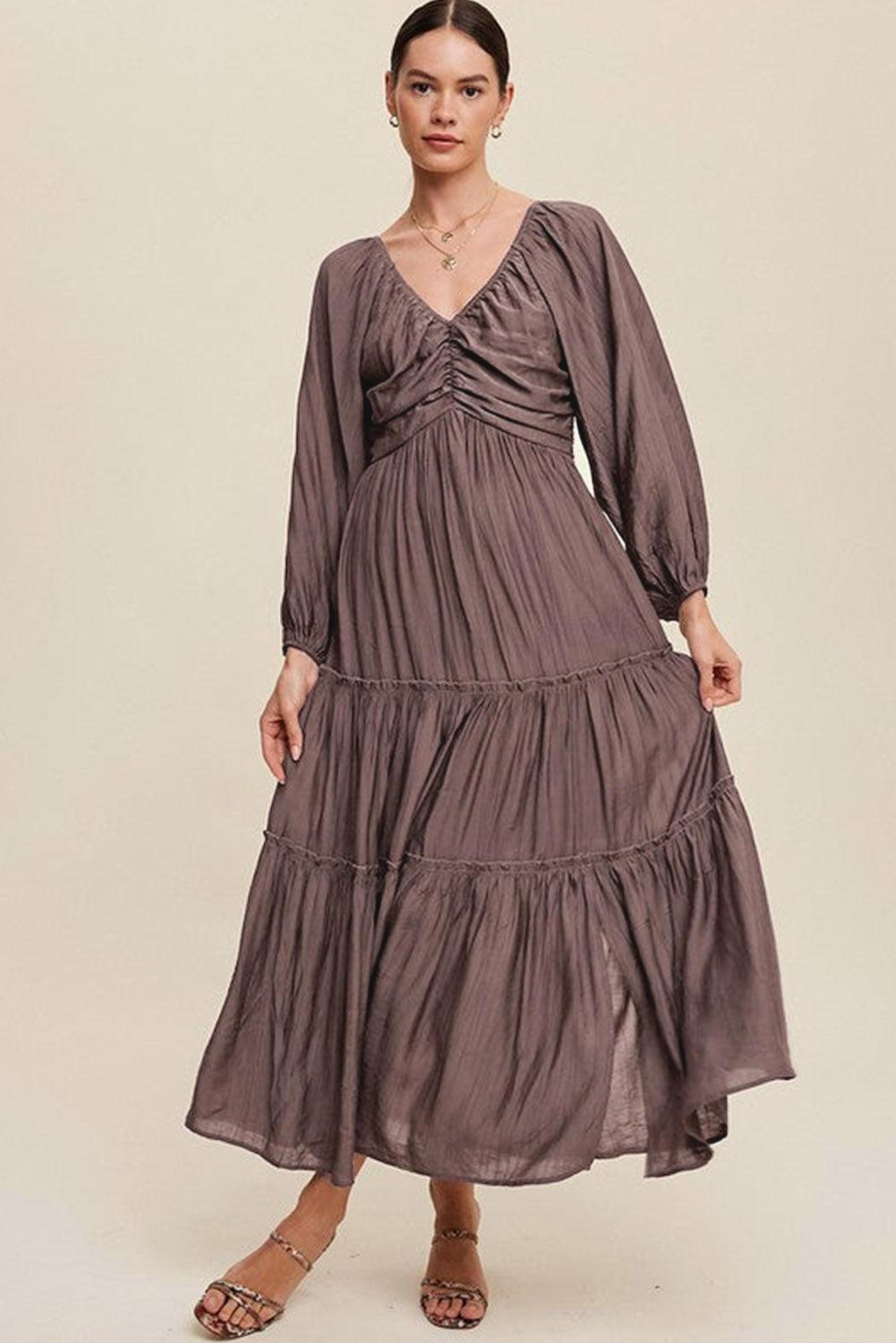 Robe maxi élégante avec décolleté en V et volants