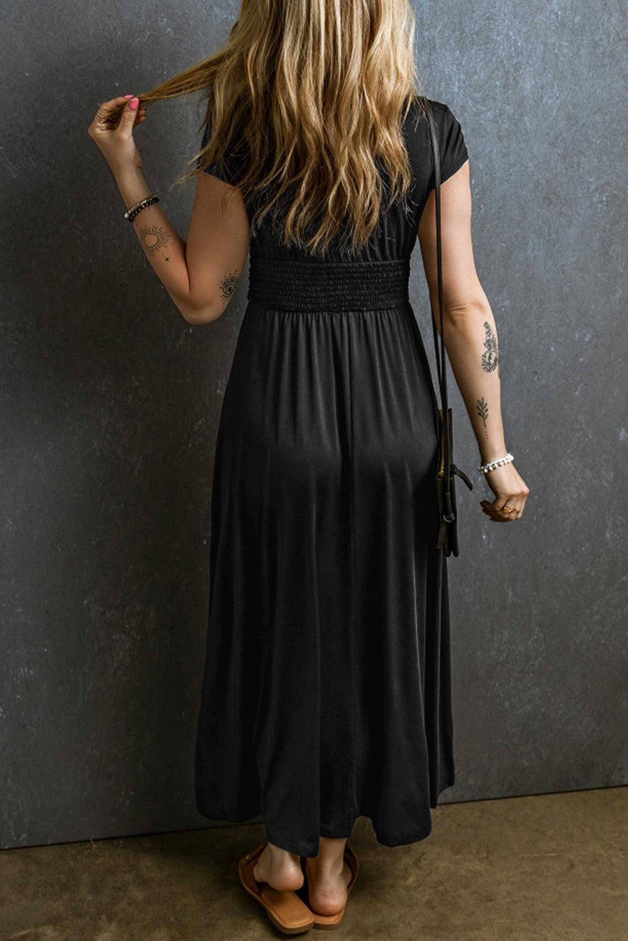 Élégance Plissée Robe | Maxi Robe à Col V et Manches Courtes