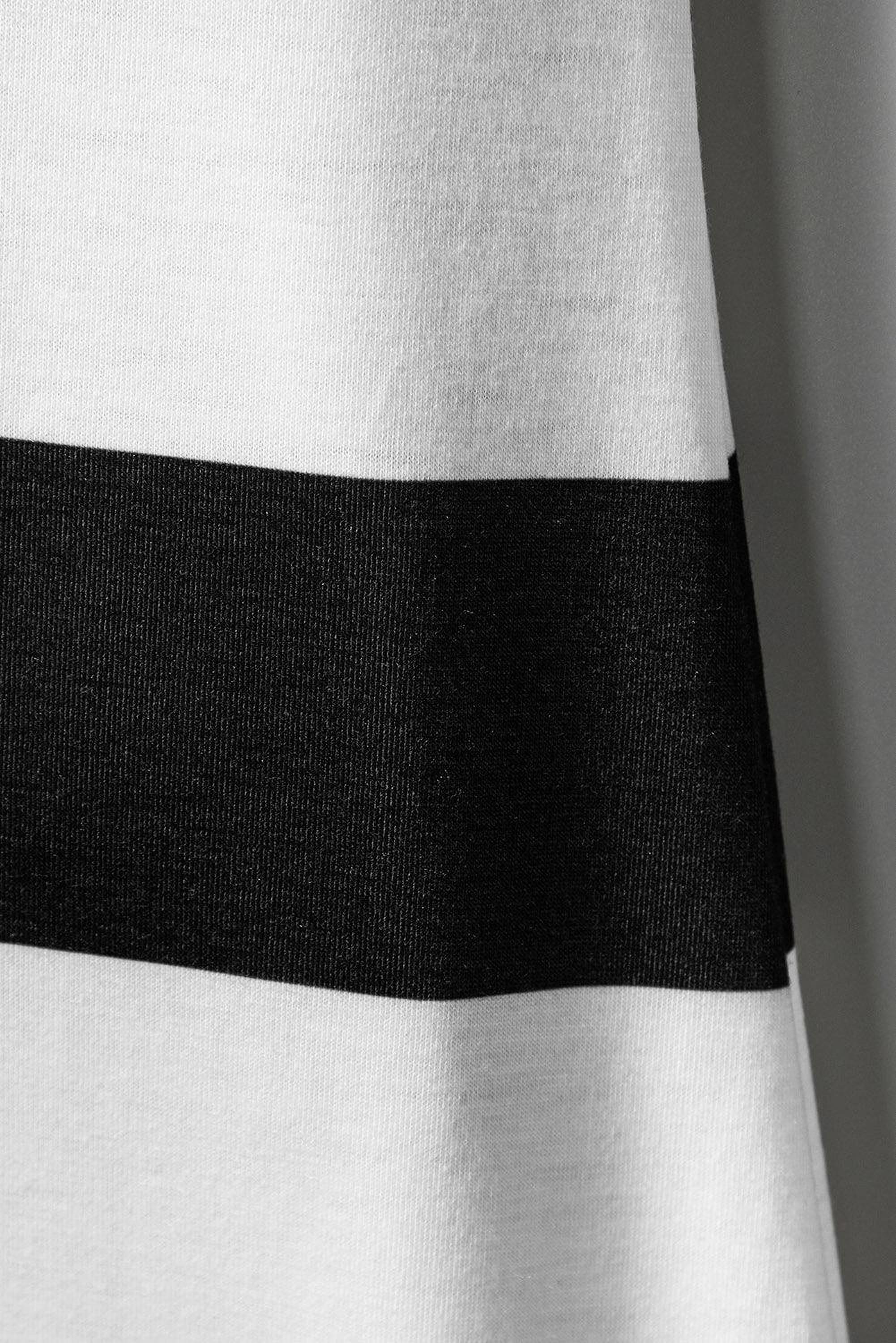Robe midi à rayures avec manches évasées et col en V
