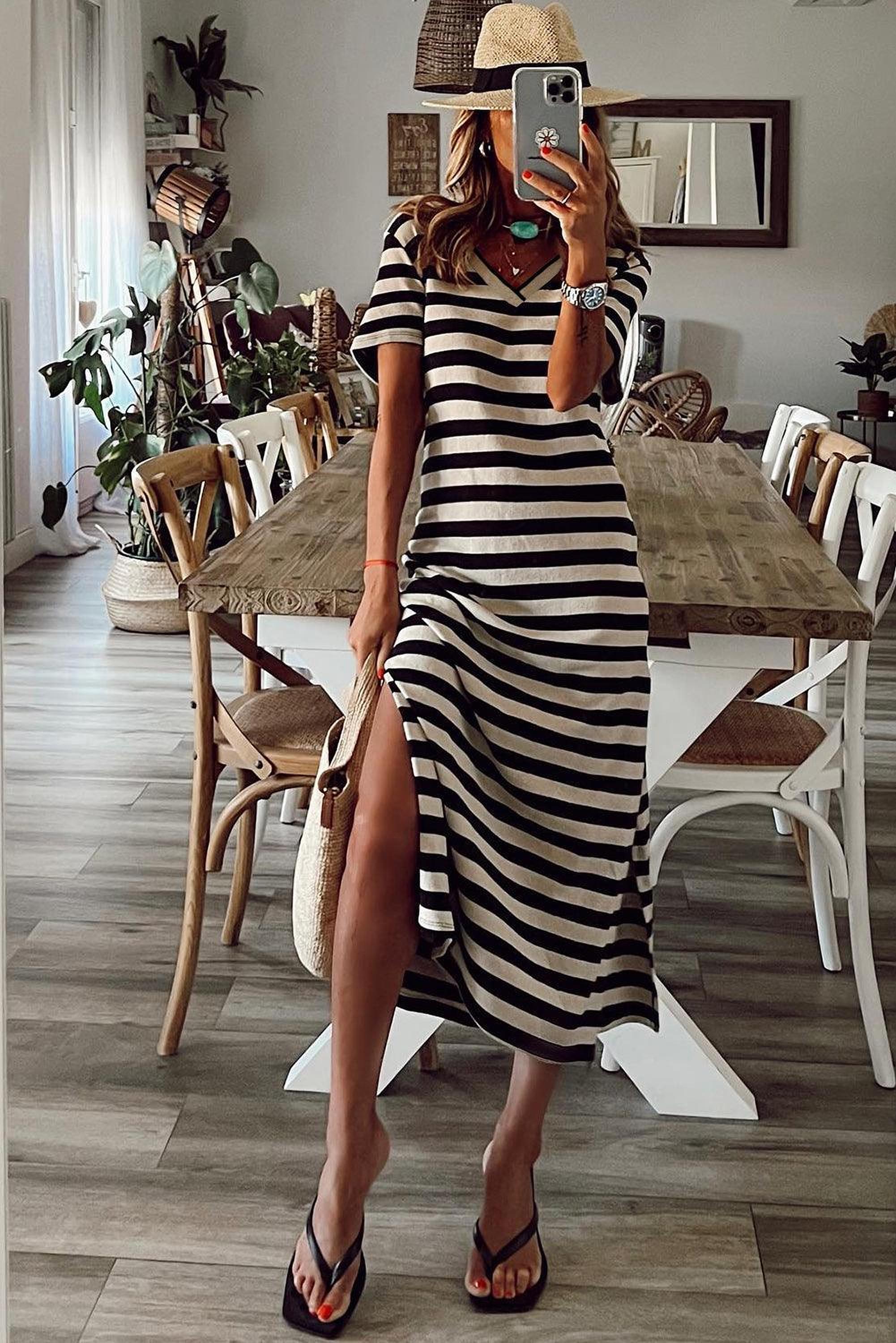 Robe maxi à rayures avec décolleté en V et fentes latérales