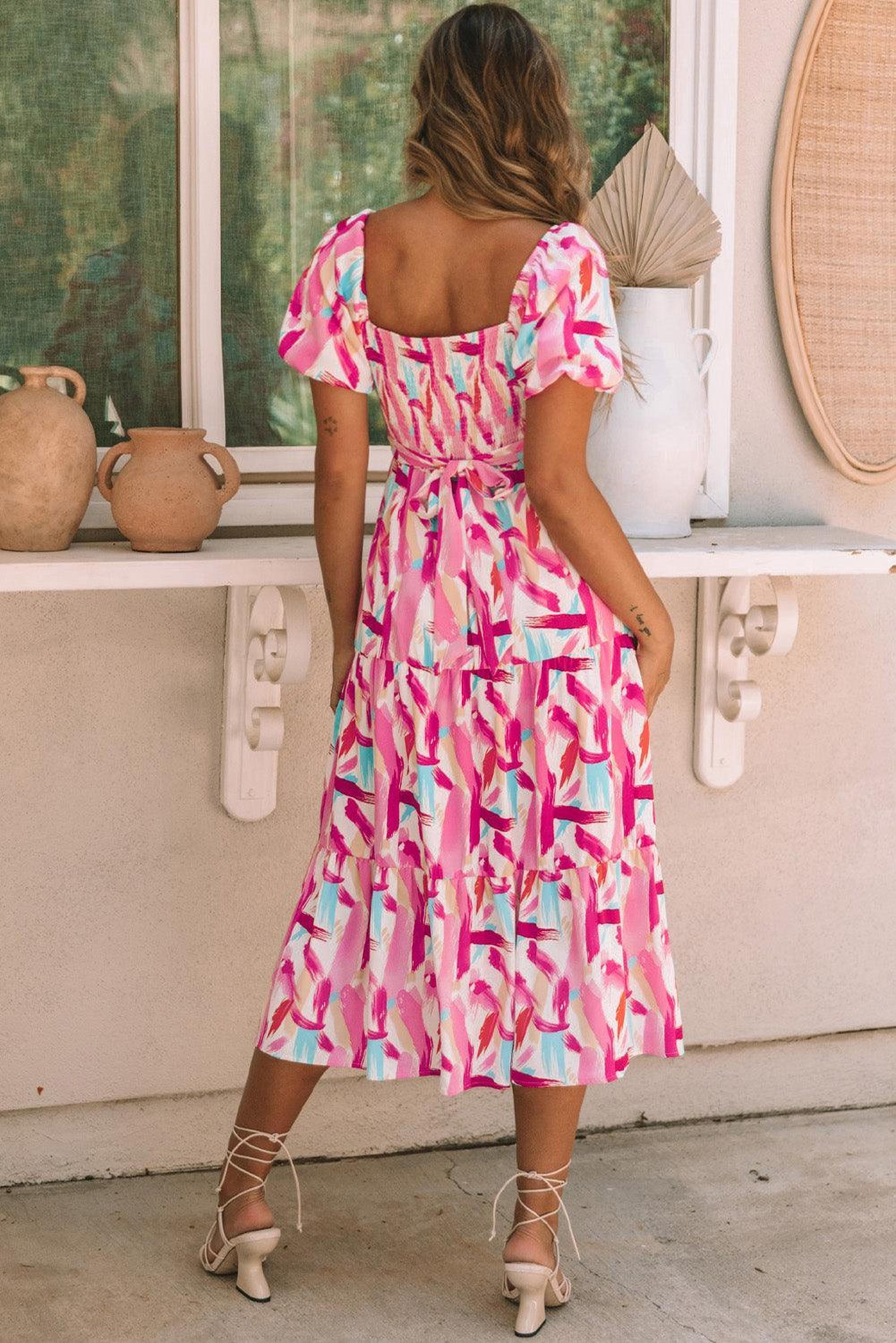 Robe à volants rayée et smockée, élégante et distincte