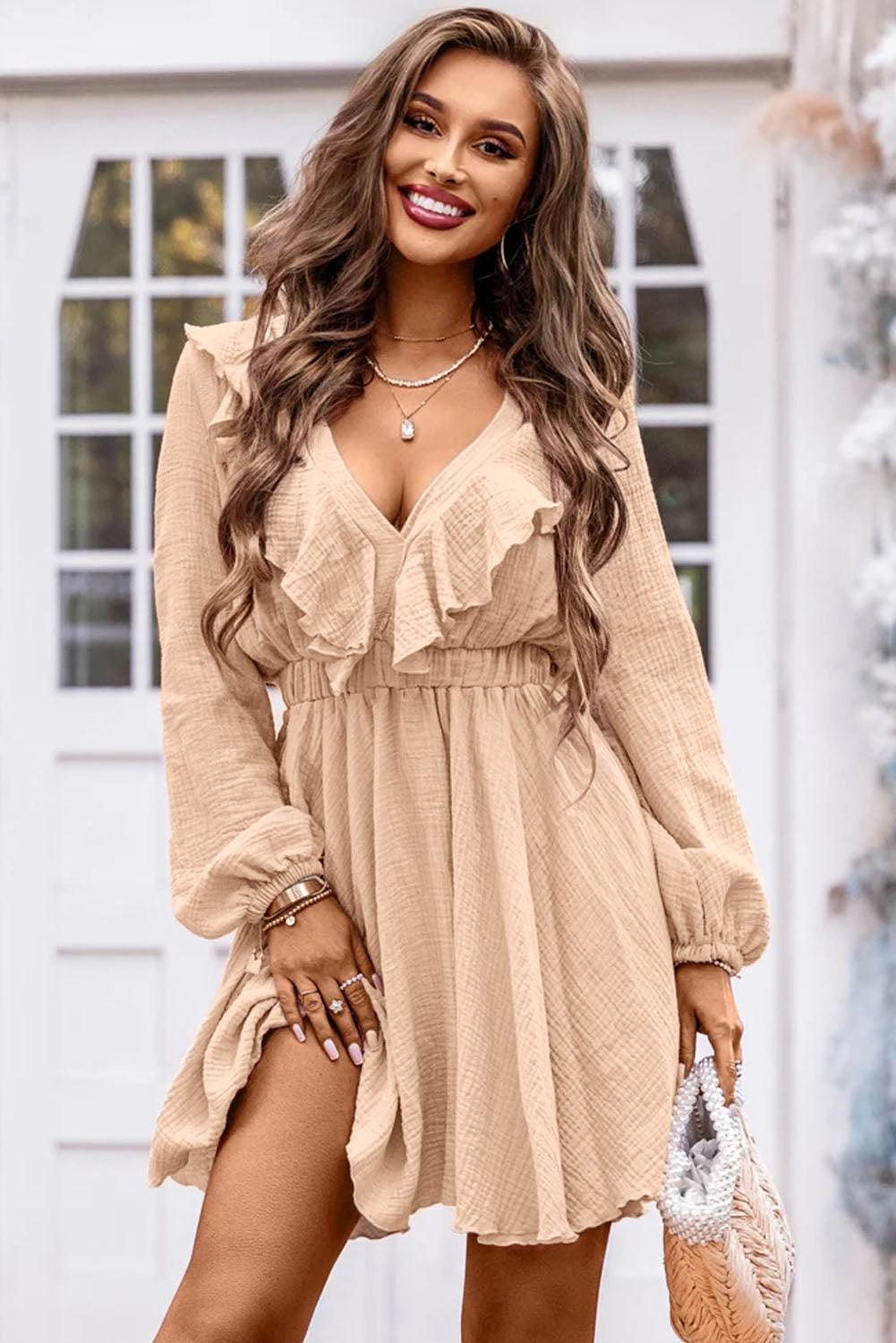 Robe mini avec col en V et volants texturés élégante