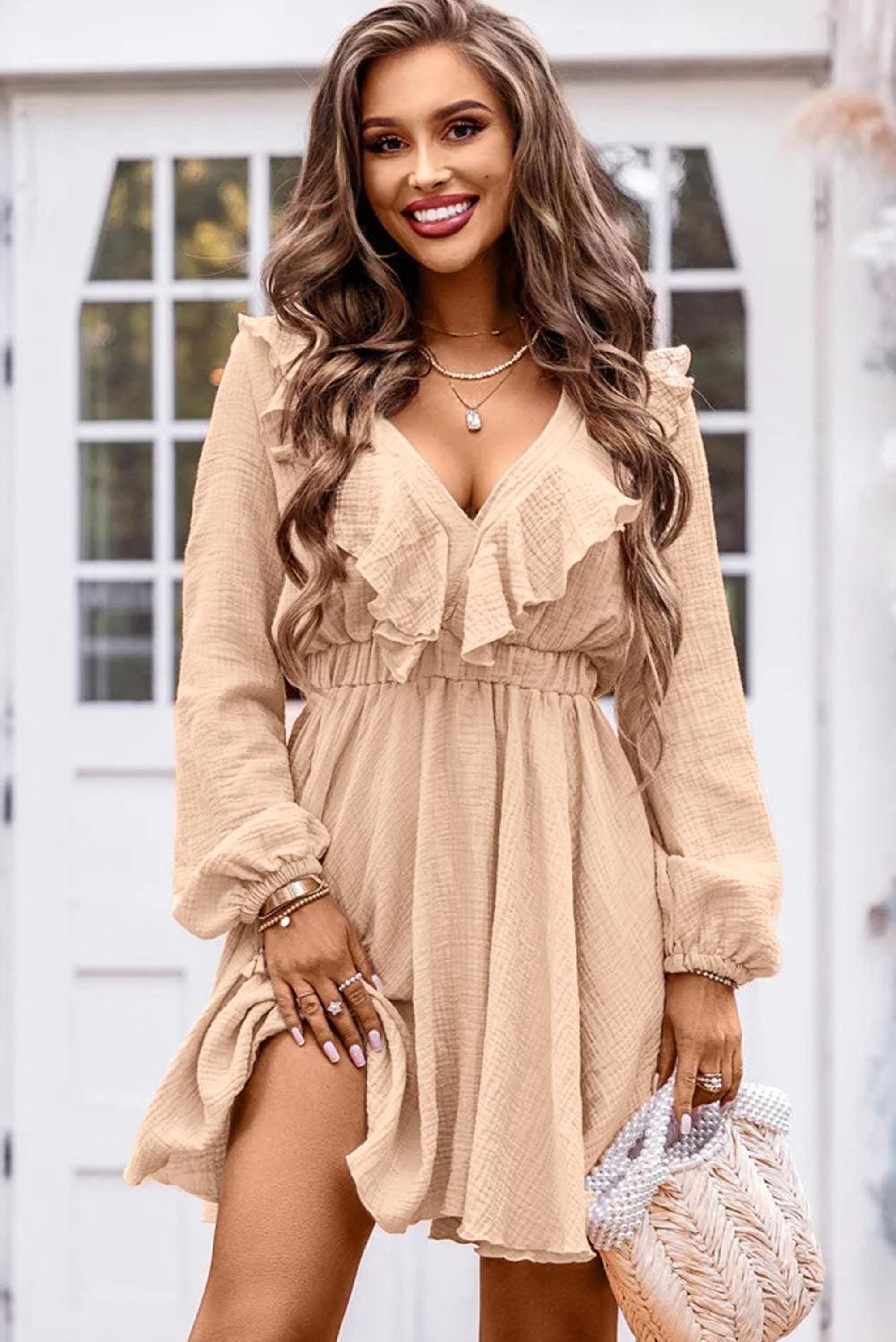 Robe mini avec col en V et volants texturés élégante