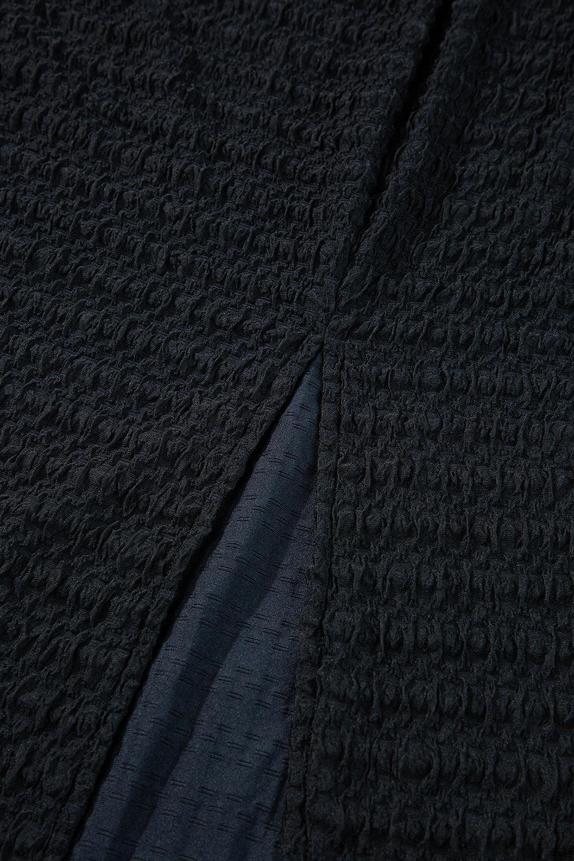 Élégance Torsadée | Robe Midi Sophistiquée avec Devant Twist