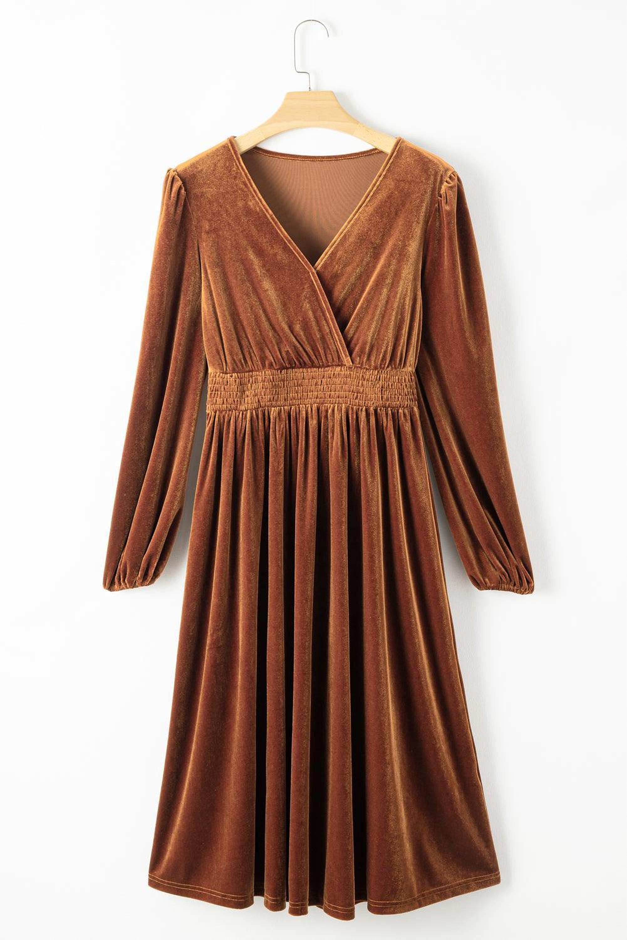 Robe midi en velours avec décolleté en V et plis élégants