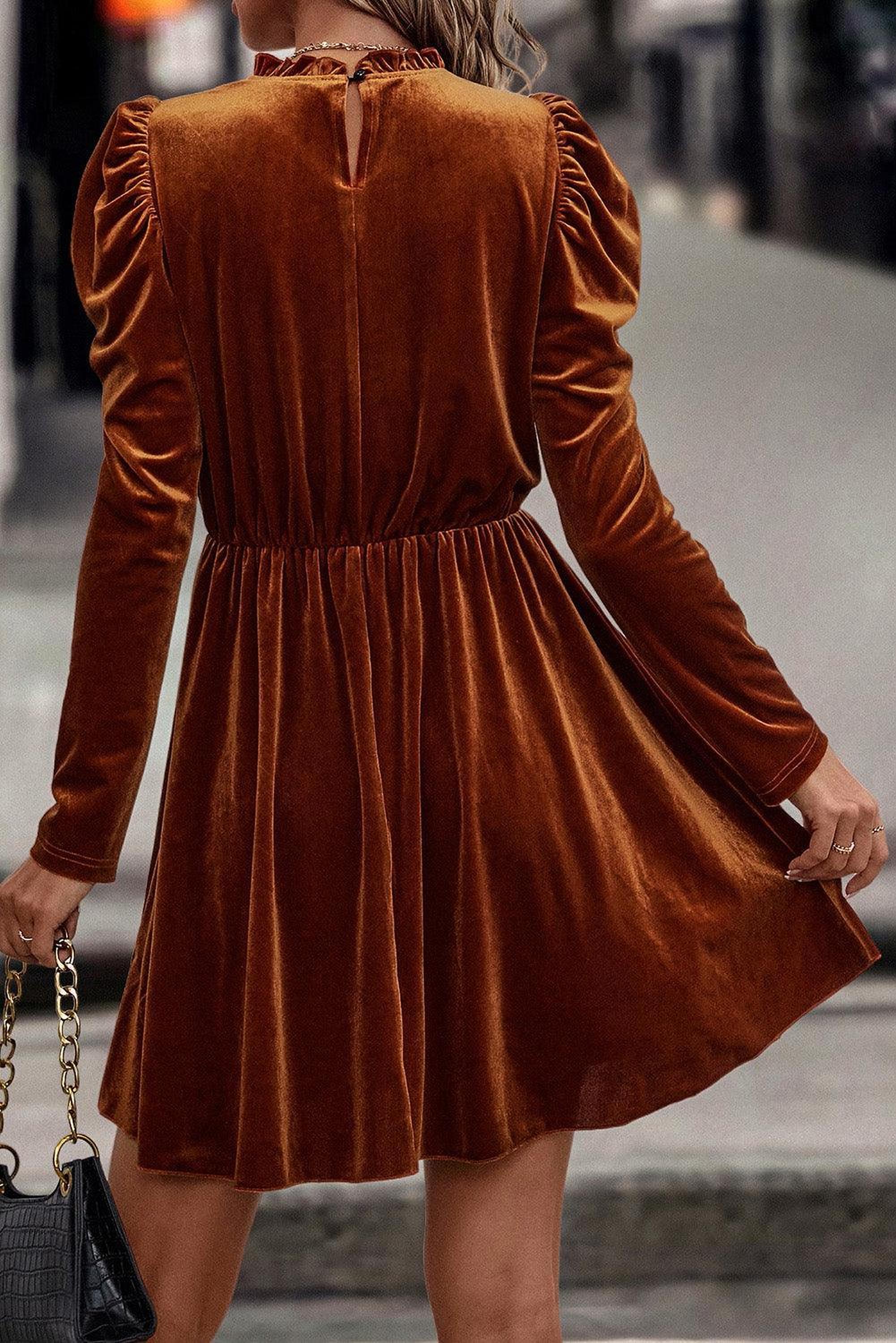 Robe en velours avec franges et manches gigot