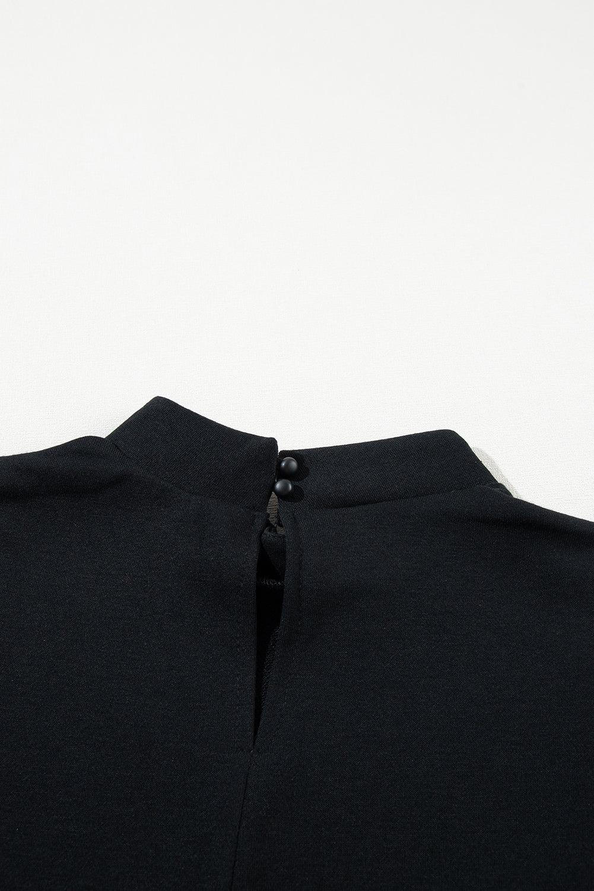 Robe droite élégante avec encolure bateau