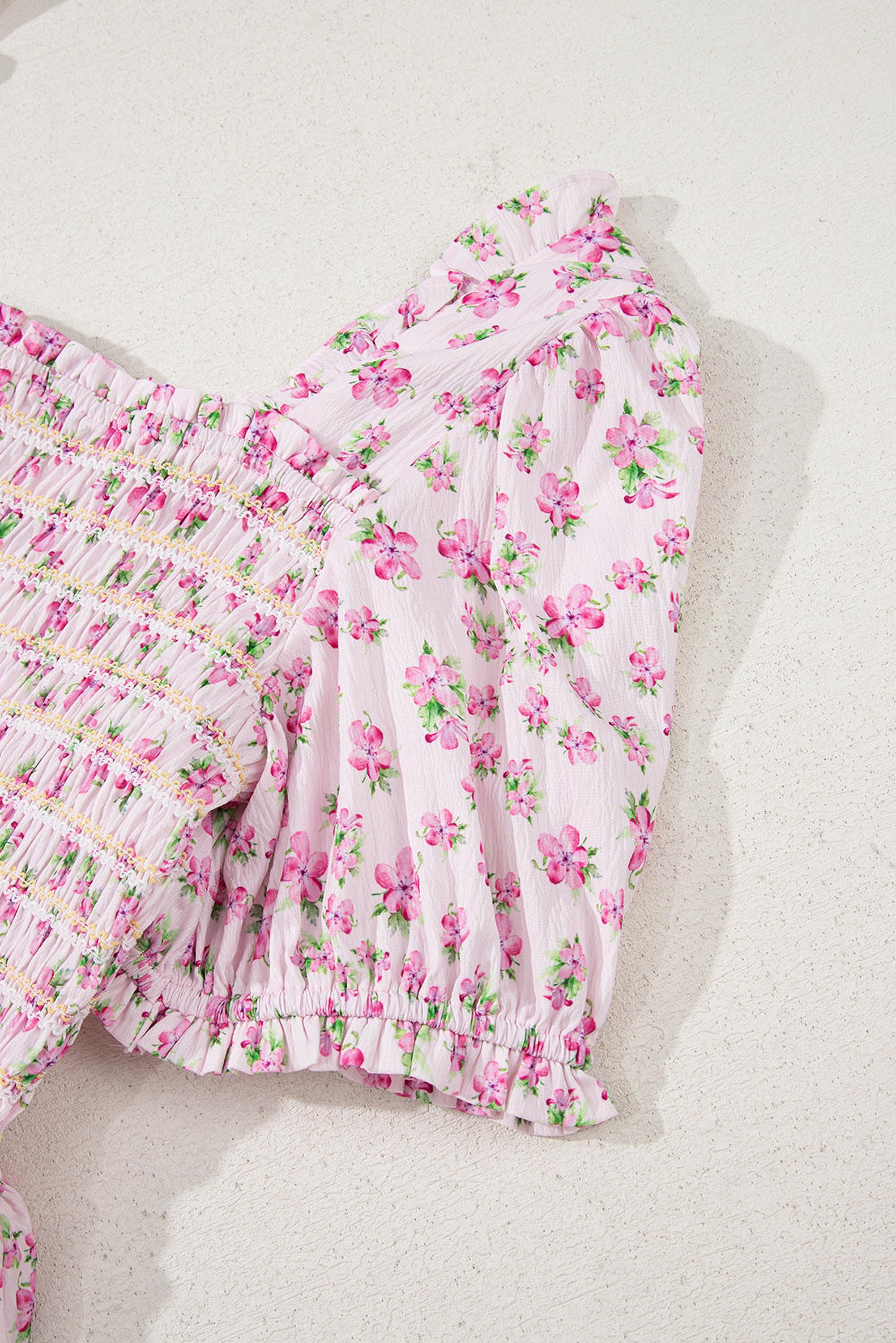 Robe maxi fleurie blanche à volants et corsage froncé