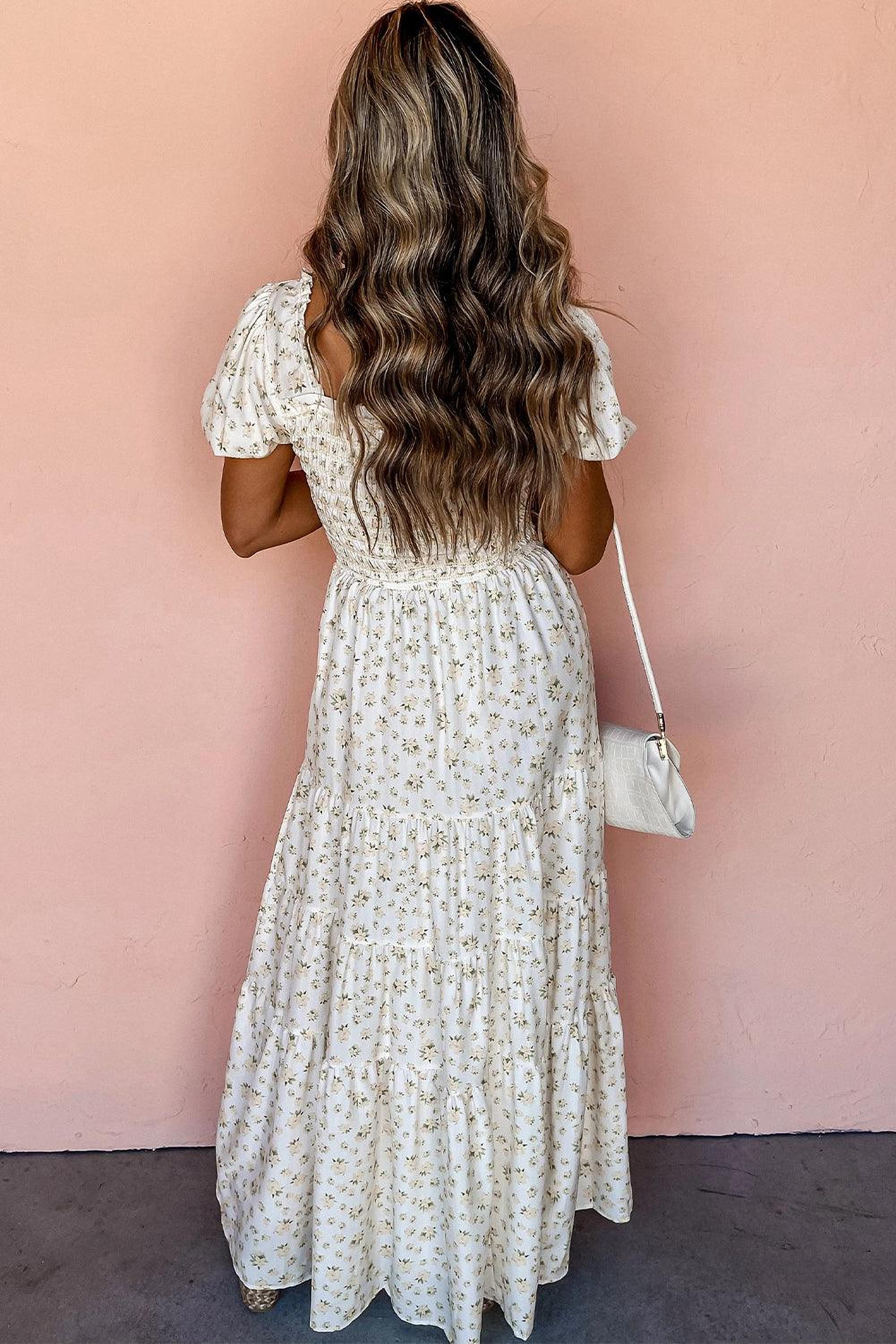 Robe maxi fleurie blanche à volants et corsage froncé